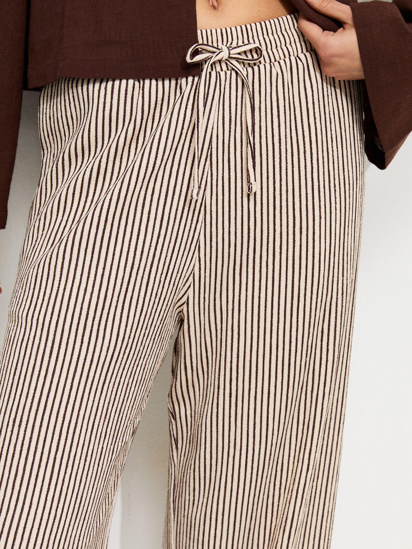 new-look-thin-stripe-crinkle-texture-wide-leg-trousers-brownoutfit