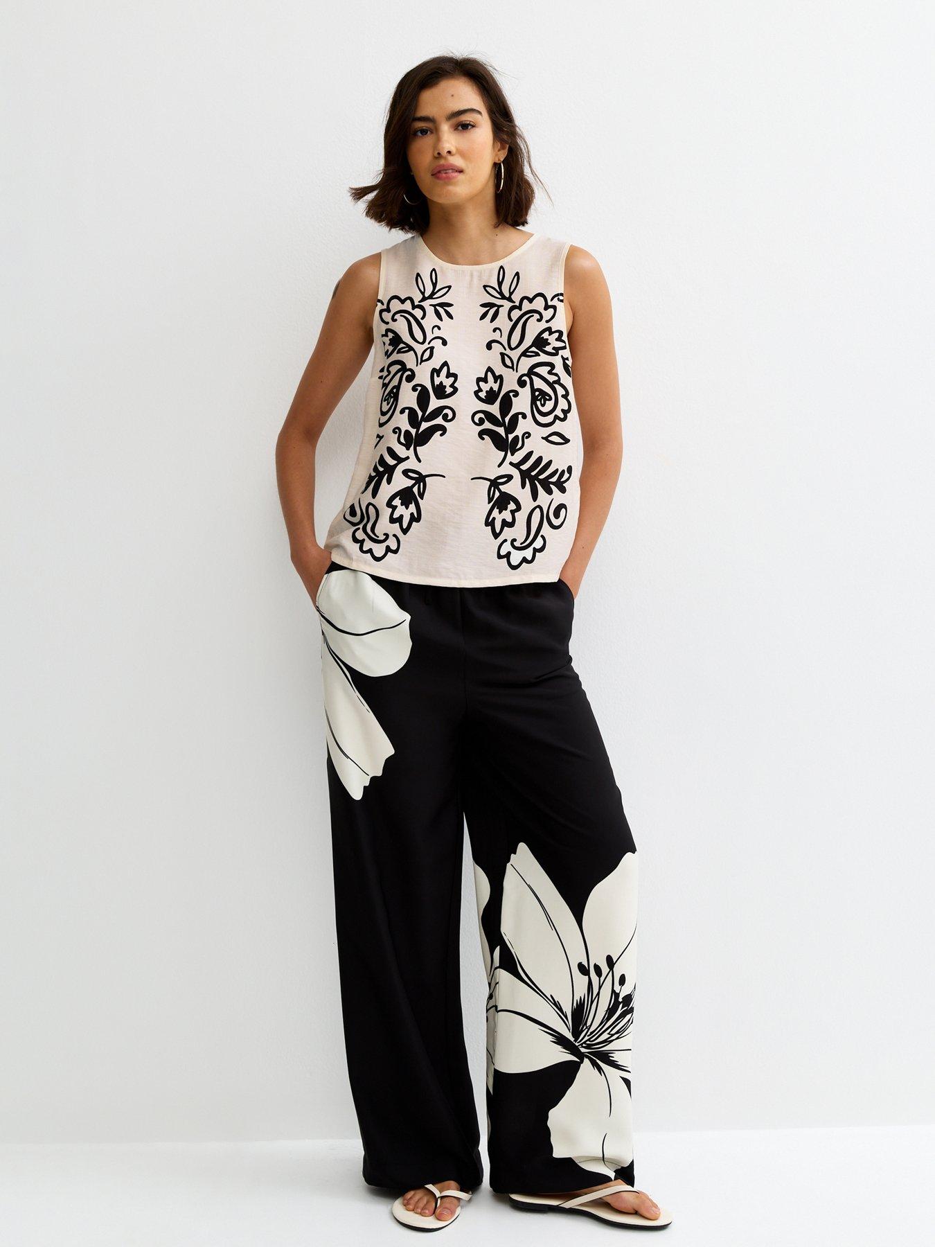 Image 4 of 6 of New Look Paisley Print Tank Top - White/Black