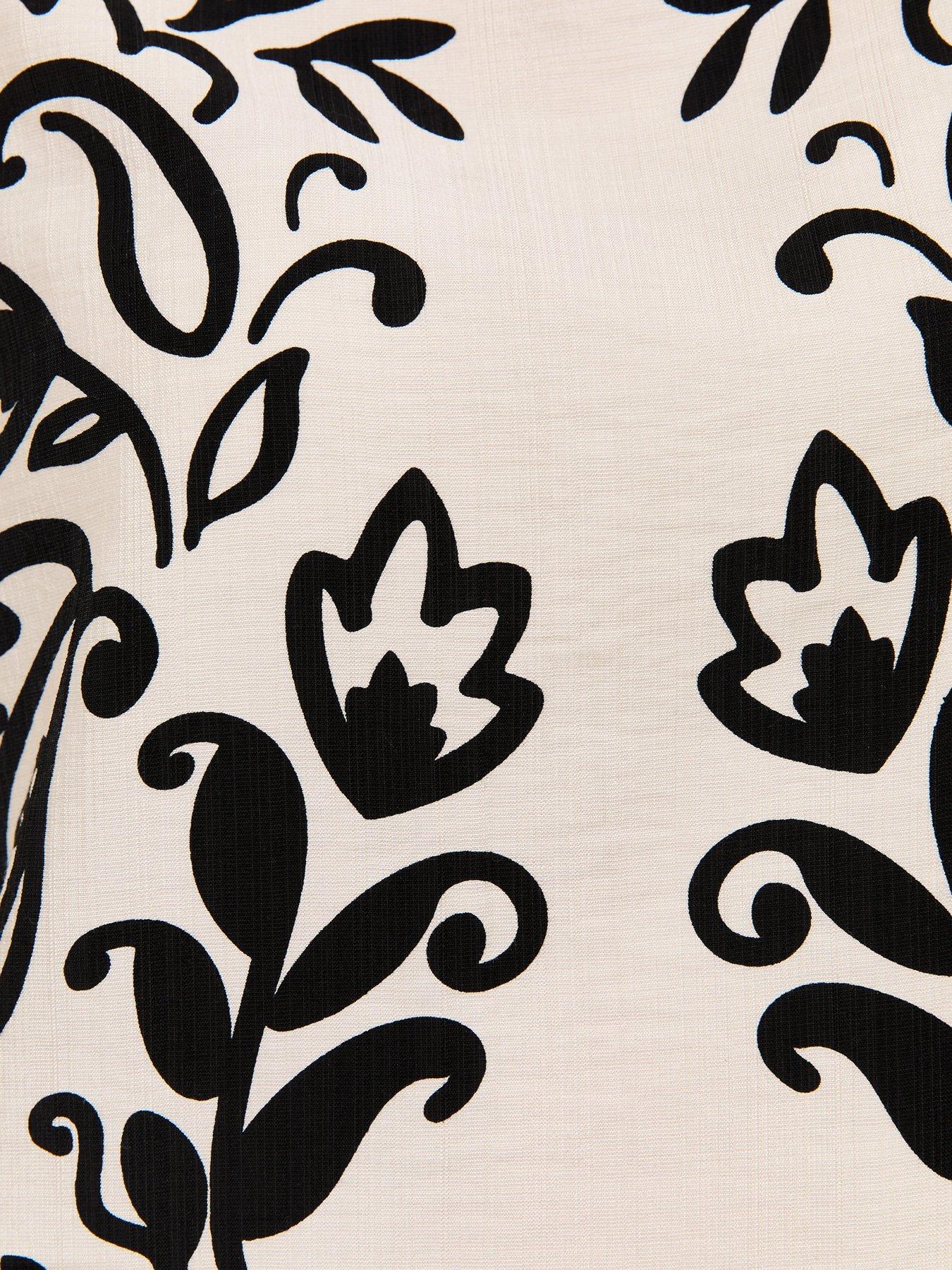 Image 6 of 6 of New Look Paisley Print Tank Top - White/Black