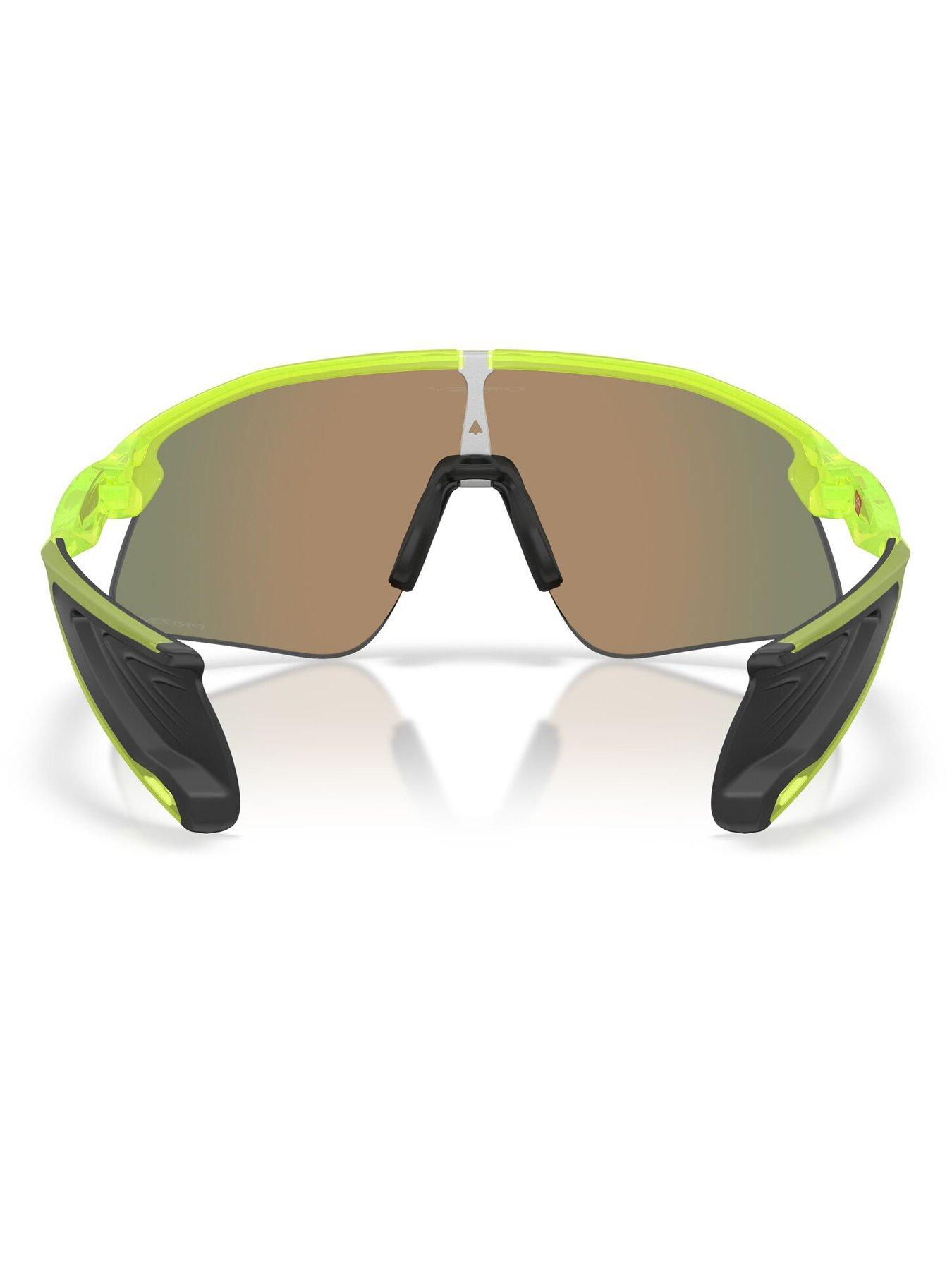 oakley-oakley-stunt-devil-rectangle-sunglassesoutfit