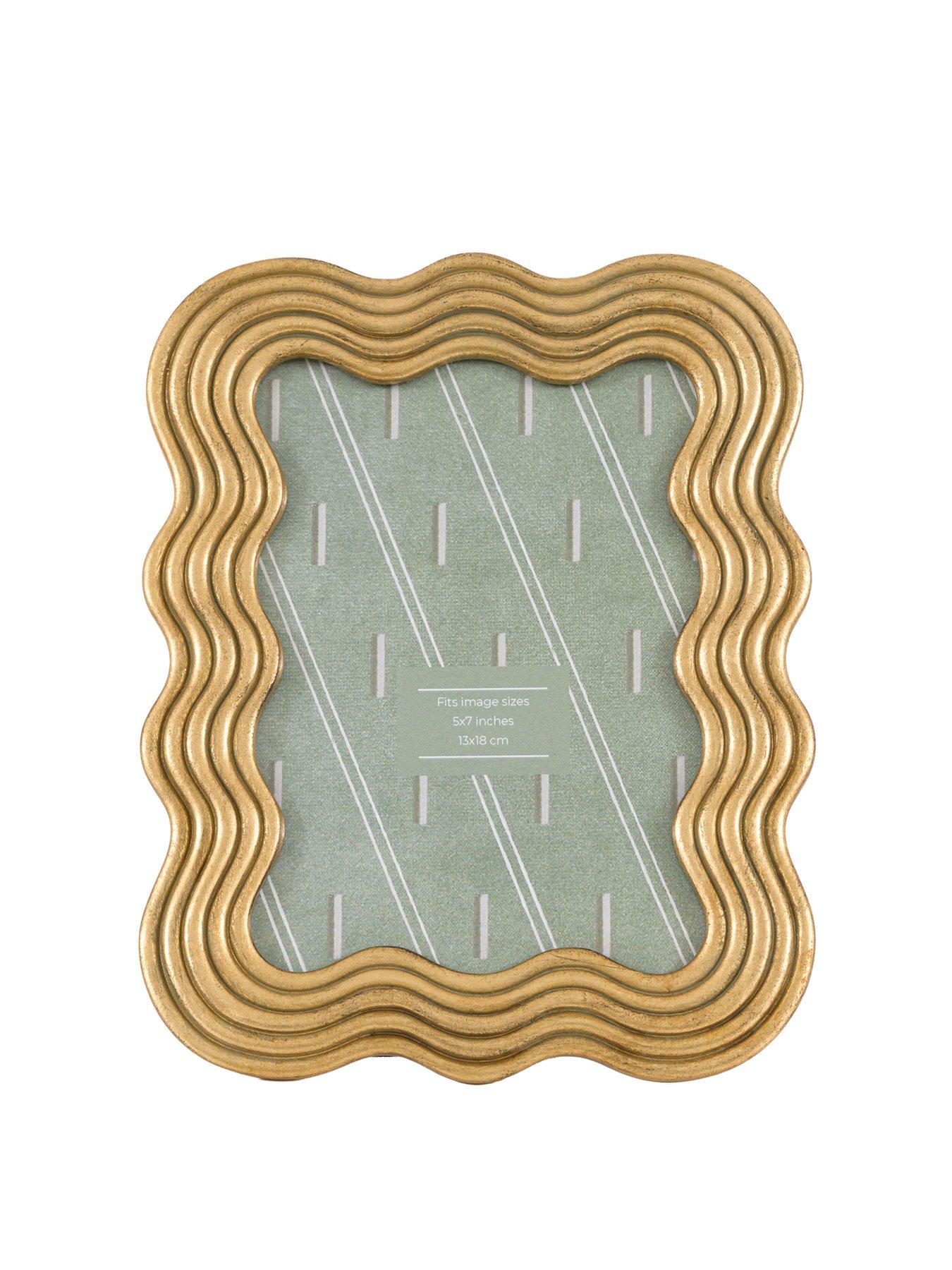 gallery-5x7-gold-wavy-photo-framestillFront
