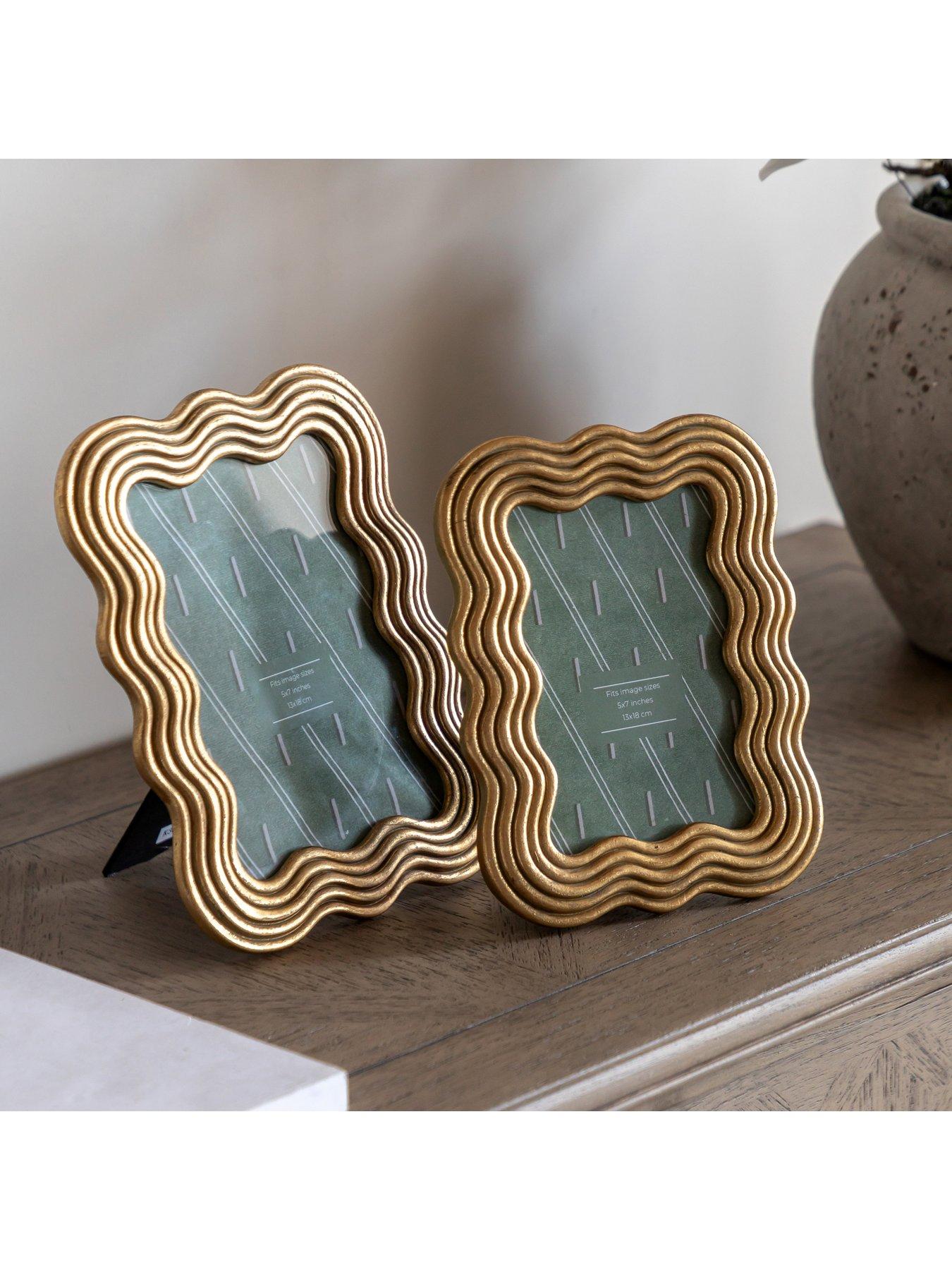 gallery-5x7-gold-wavy-photo-frameback