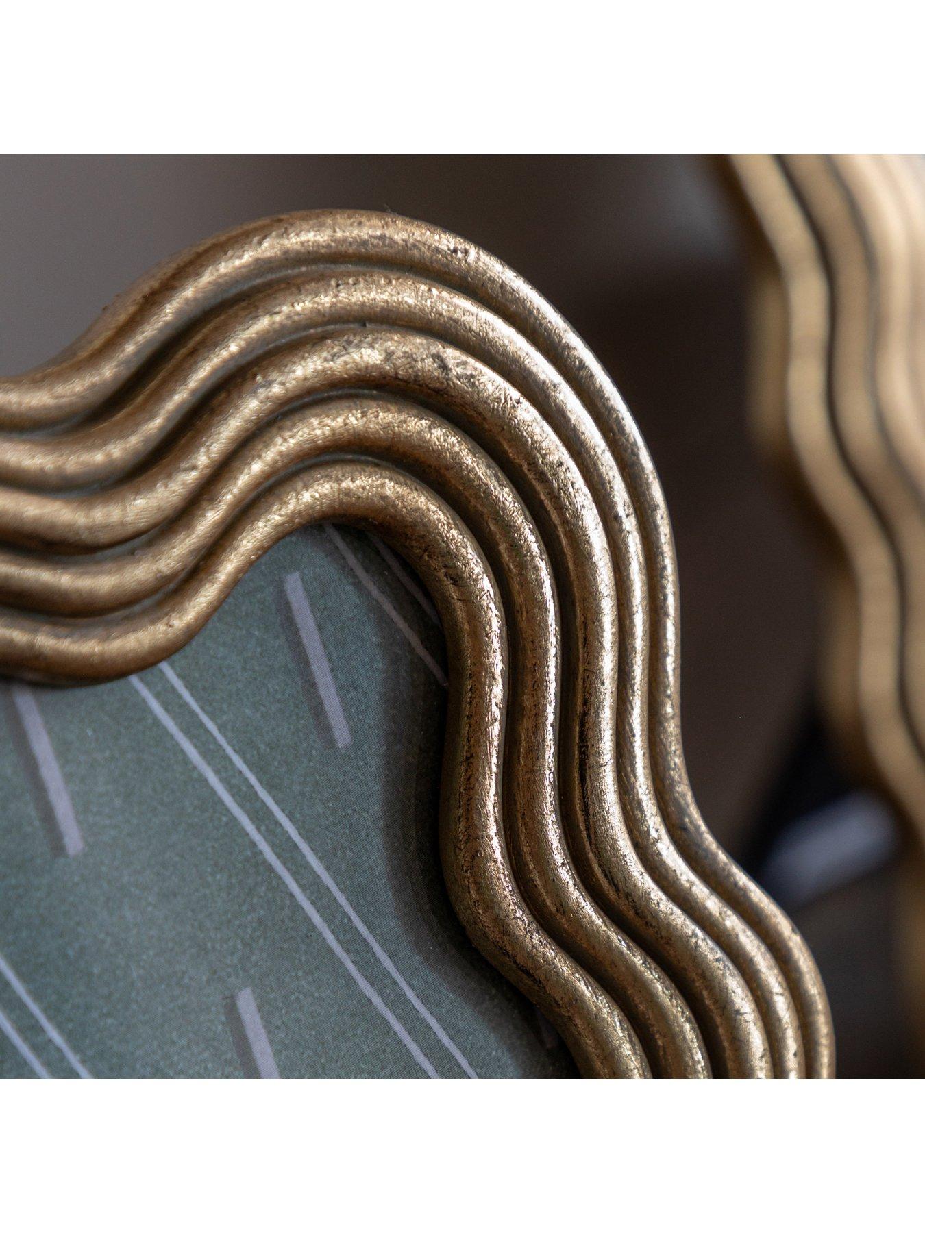 gallery-5x7-gold-wavy-photo-frameoutfit