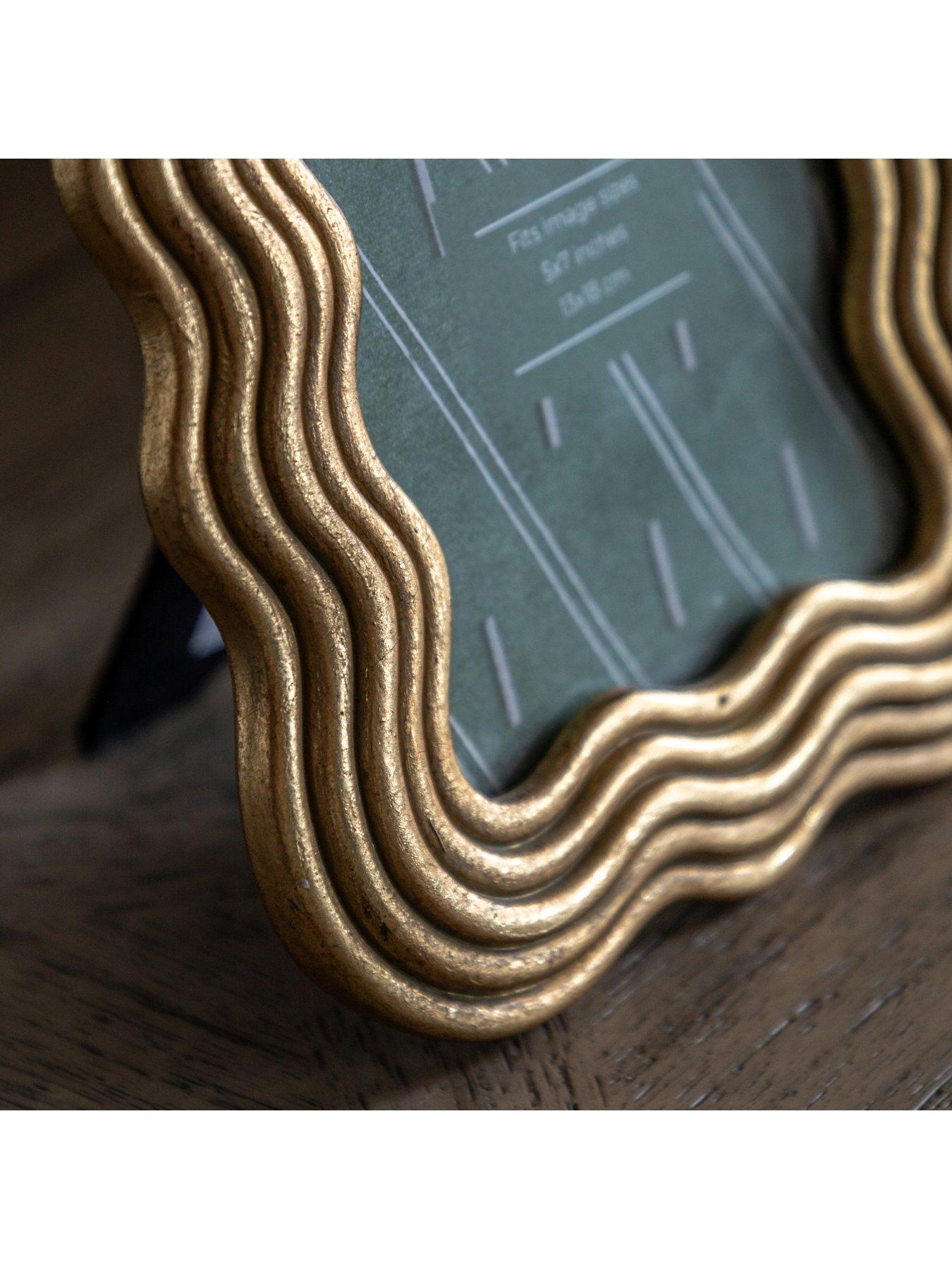 gallery-4x6-gold-wavy-photo-frameback
