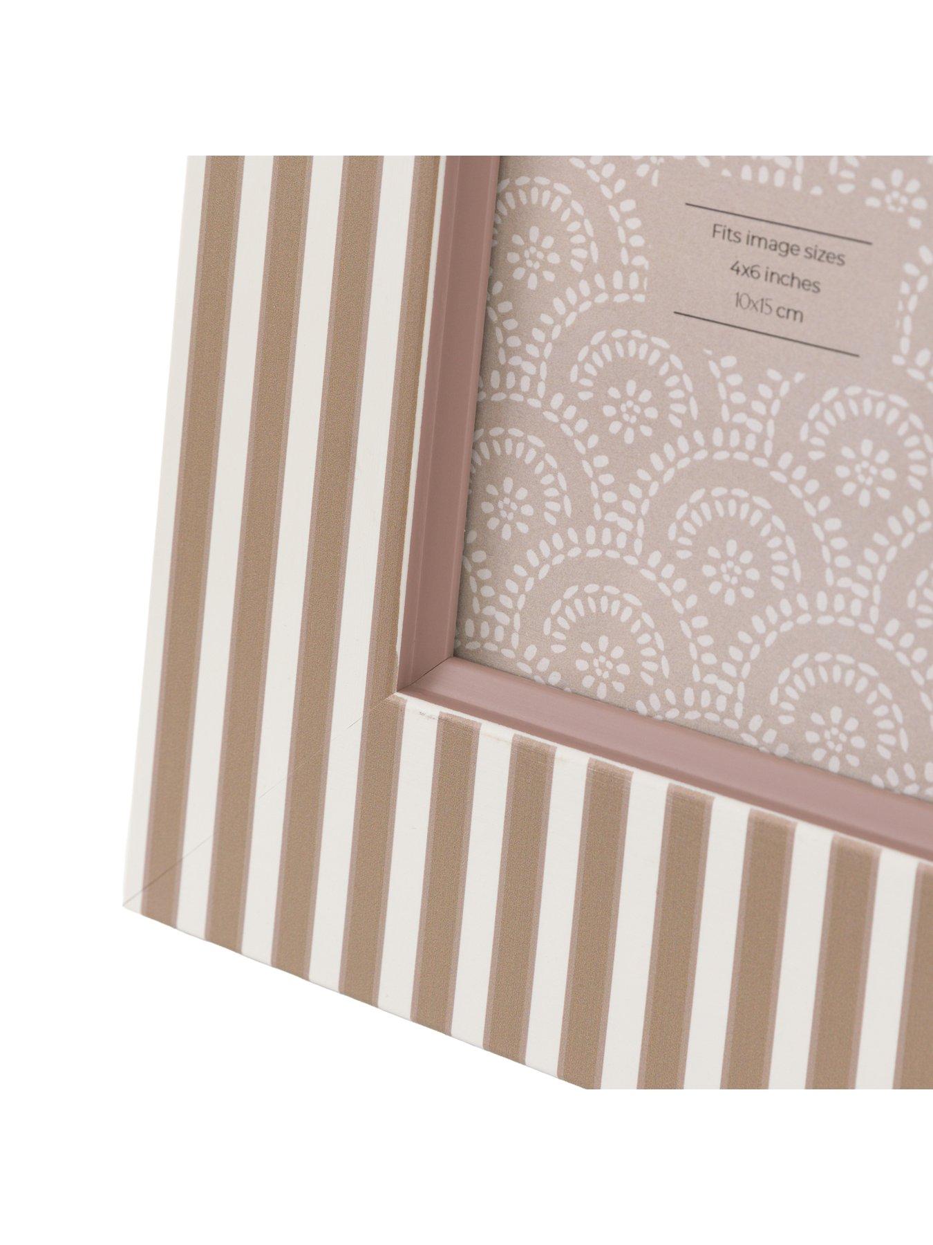gallery-4x6-mocha-olive-stripe-printed-photo-frame-2pkoutfit