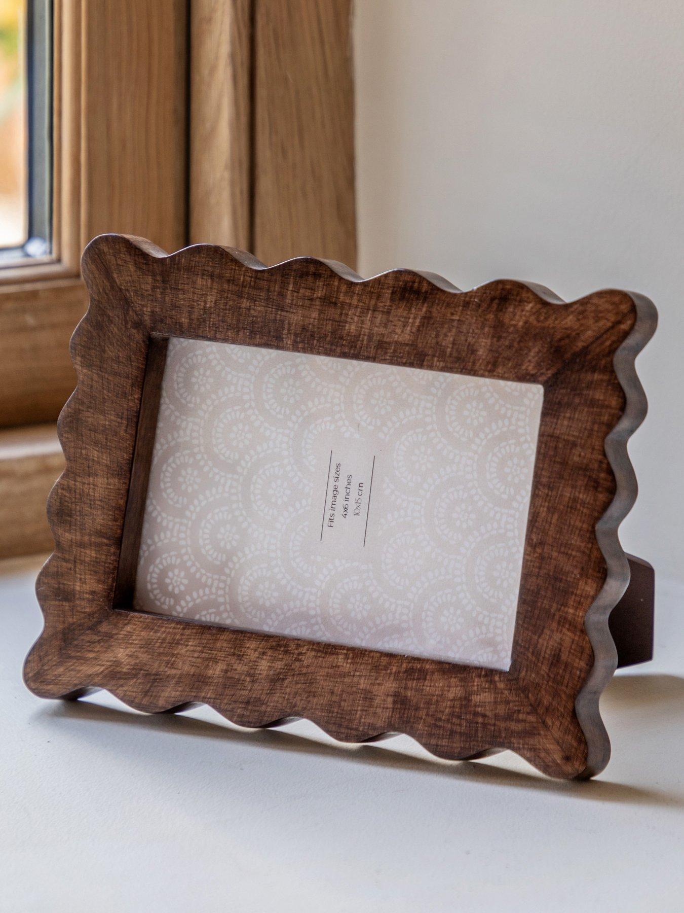 gallery-4x6-mango-wood-scallop-photo-framefront