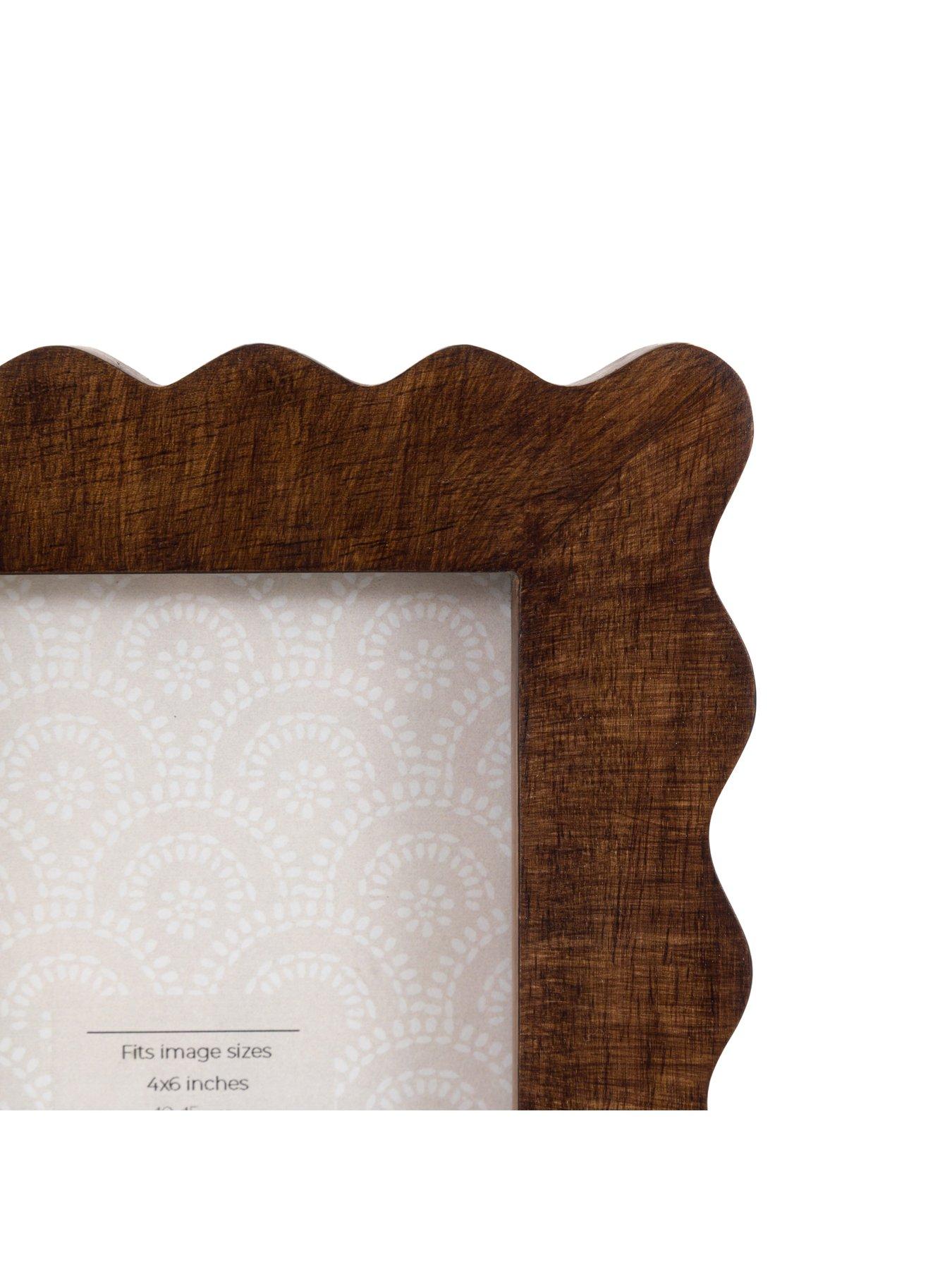 gallery-4x6-mango-wood-scallop-photo-frameoutfit