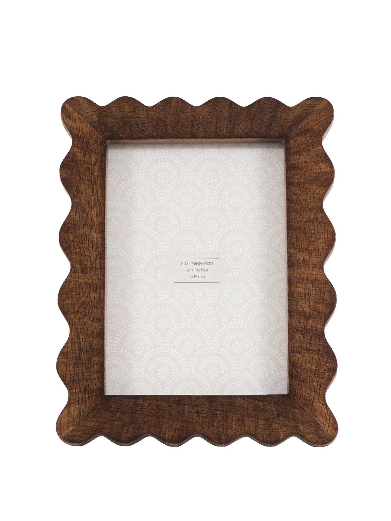 gallery-5x7-mango-wood-scallop-photo-framestillFront