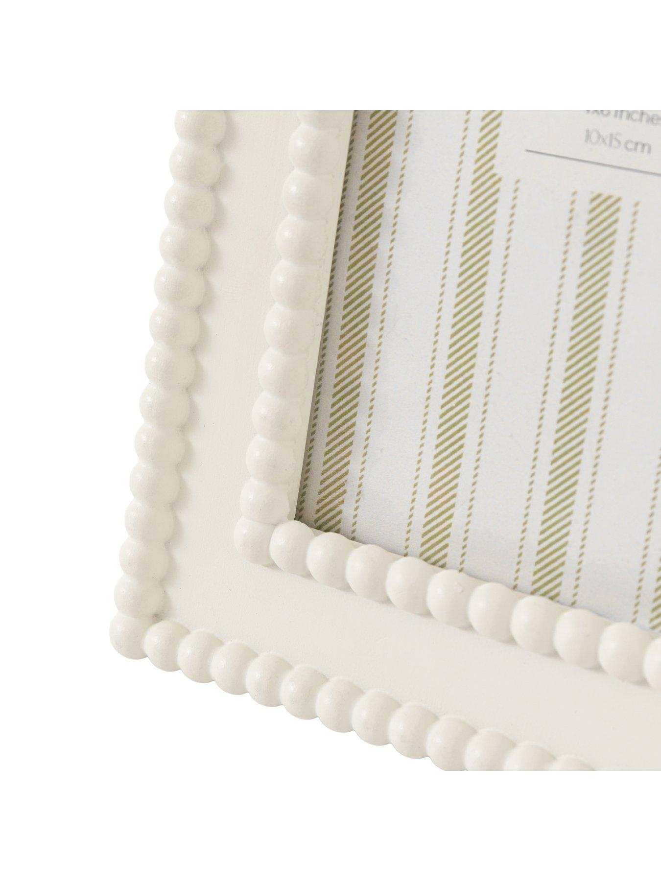 gallery-4x6-beaded-photo-frame-whiteoutfit