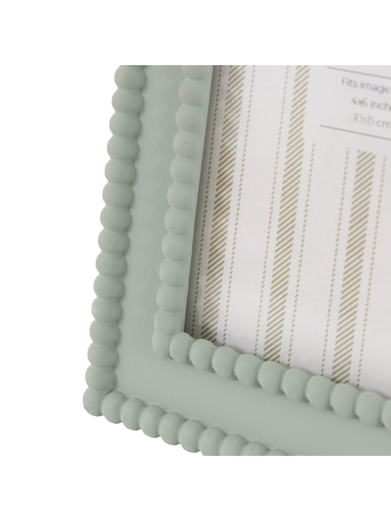 gallery-4x6-beaded-photo-frame-sage-greenoutfit