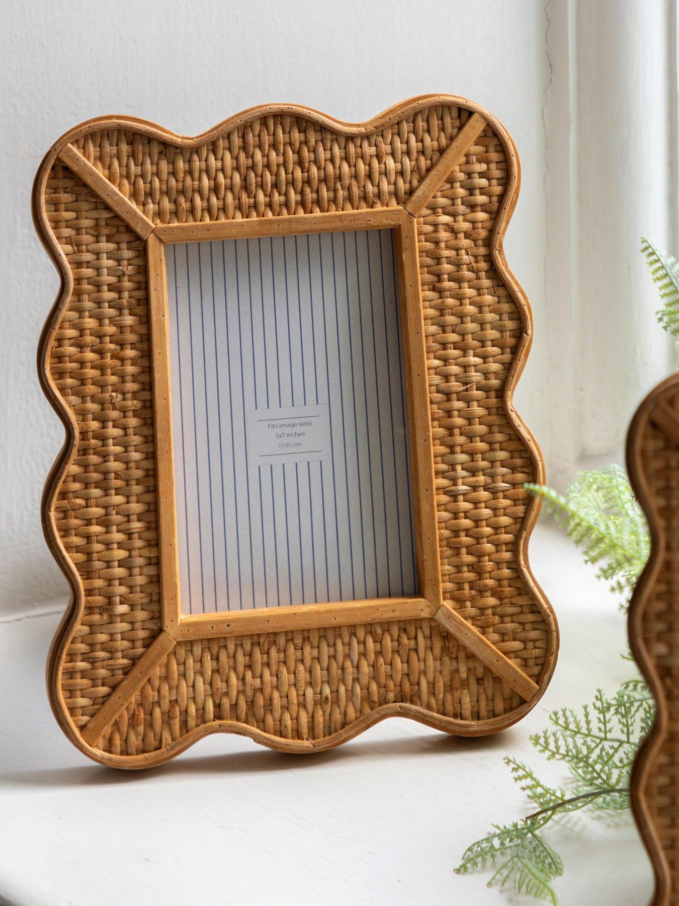 gallery-natural-rattan-photo-frame-28x20cm-5x7front