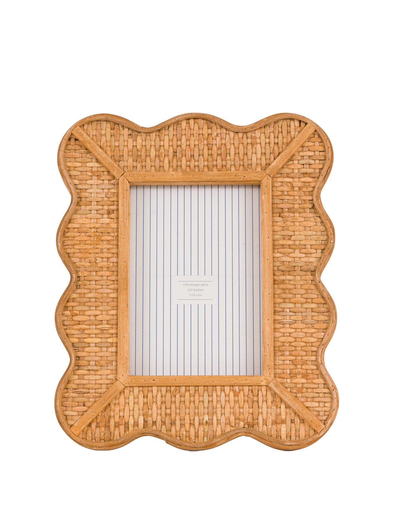 gallery-natural-rattan-photo-frame-28x20cm-5x7stillFront