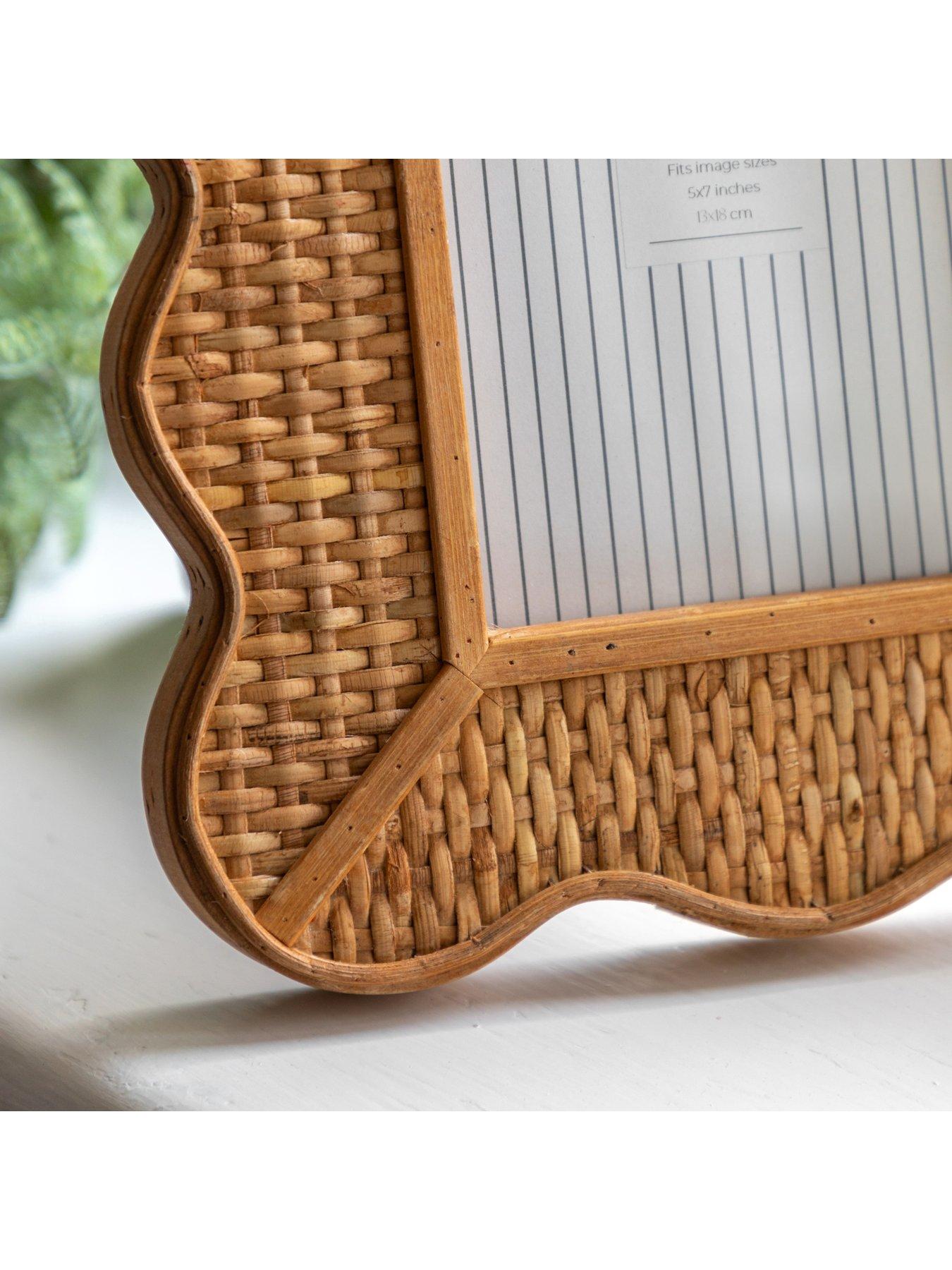 gallery-natural-rattan-photo-frame-28x20cm-5x7back