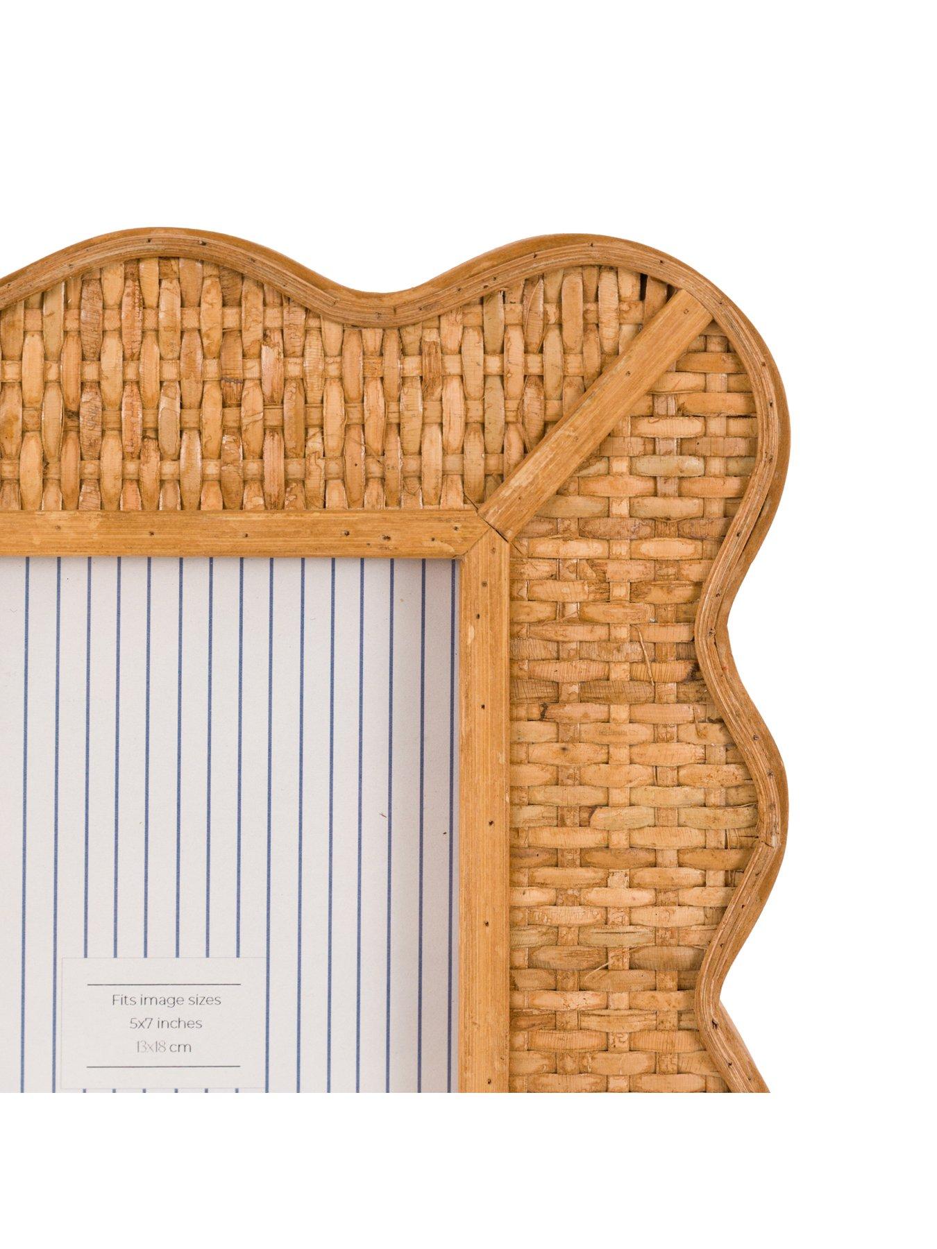 gallery-natural-rattan-photo-frame-28x20cm-5x7detail