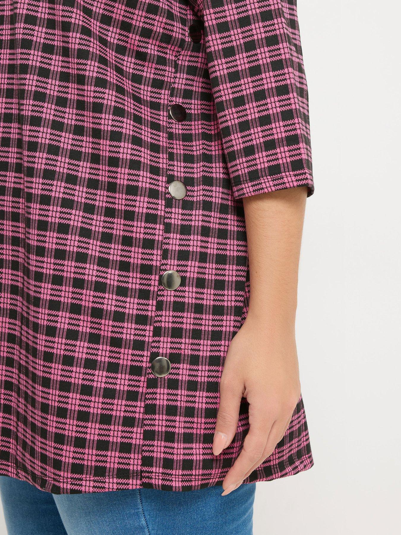 yours-curve-check-side-button-detail-top-pinkoutfit