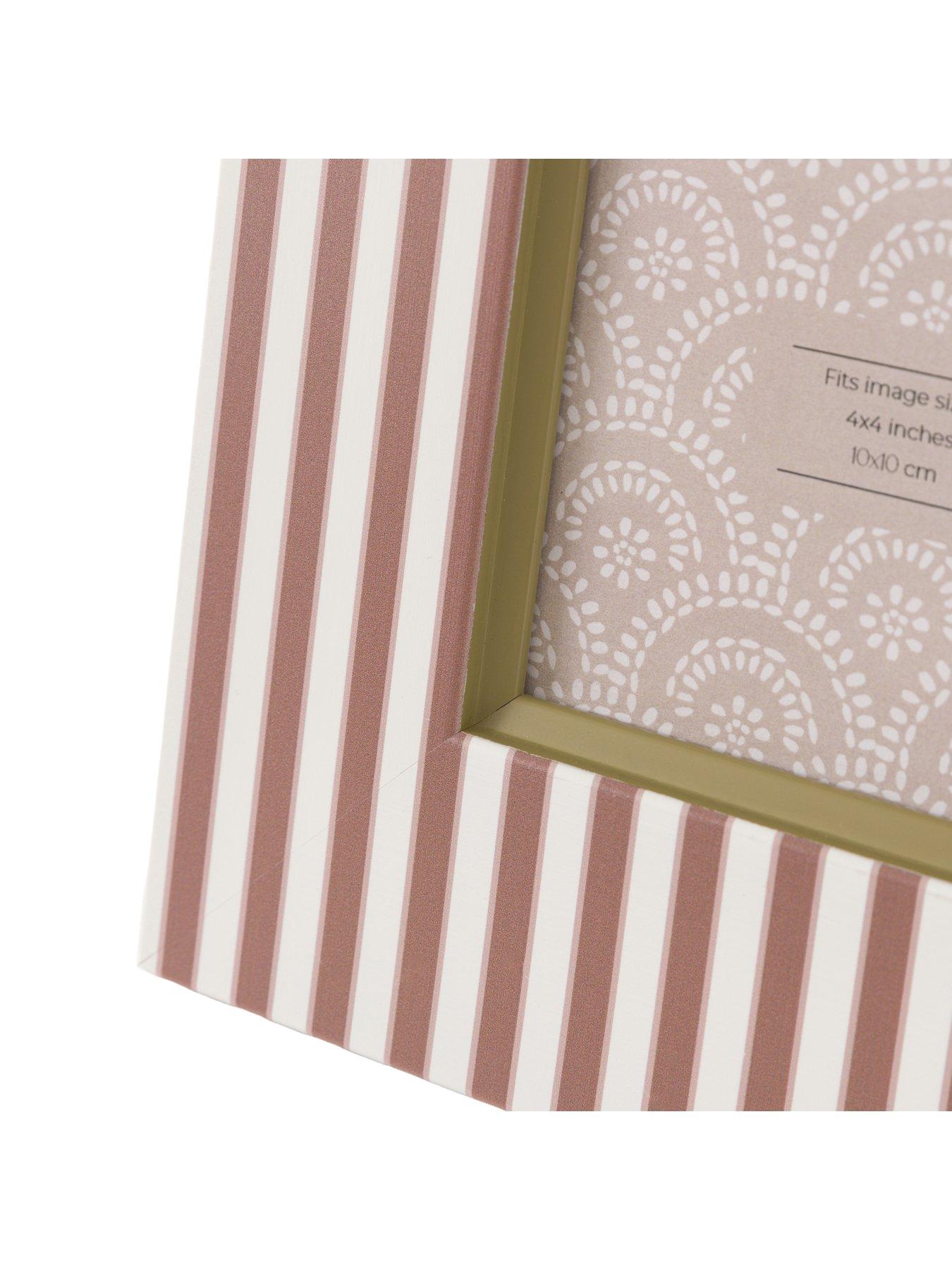 gallery-4x4-mocha-olive-stripe-printed-photo-frame-2pkoutfit