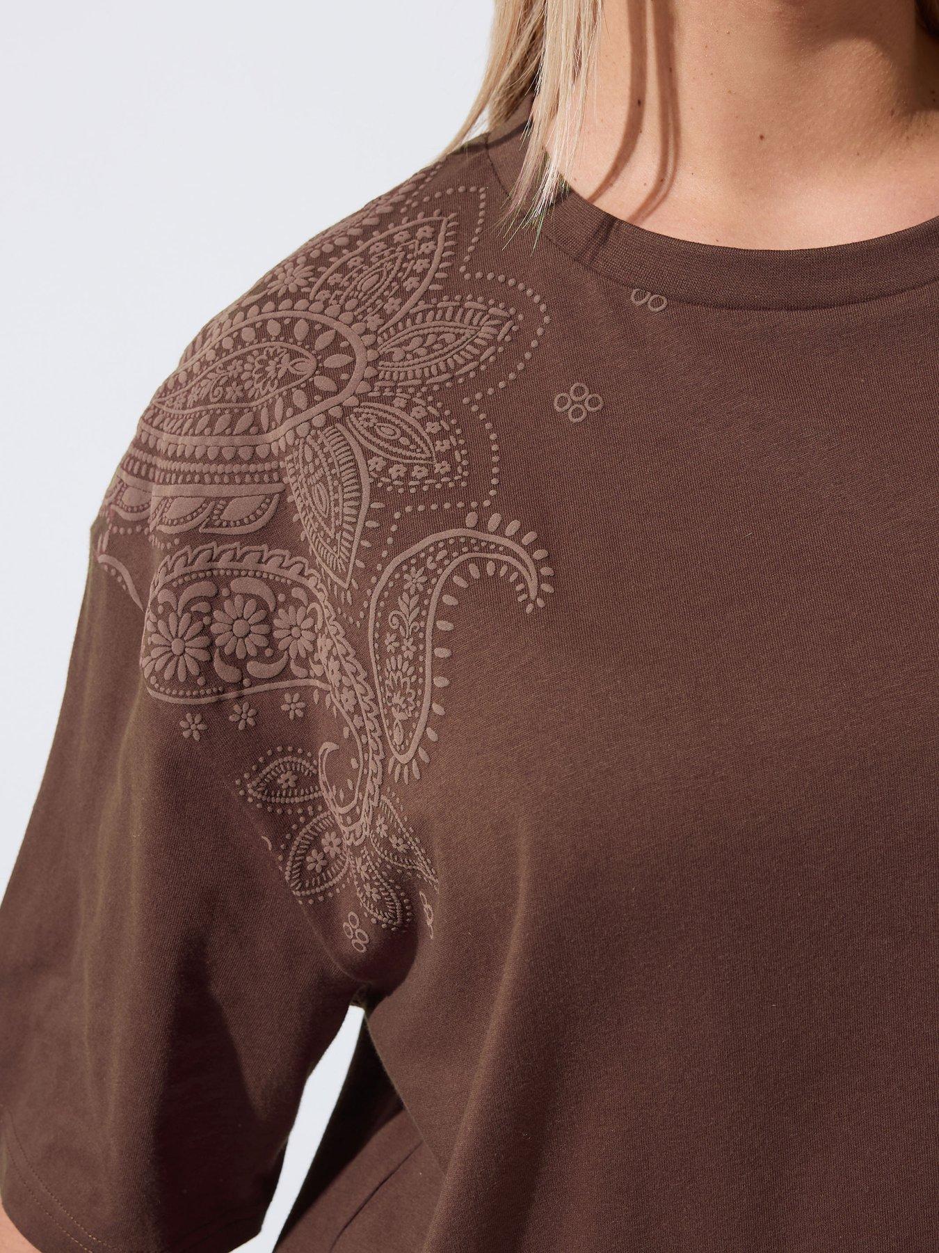 Image 4 of 5 of Yours Curve Floral Print T-Shirt - Brown