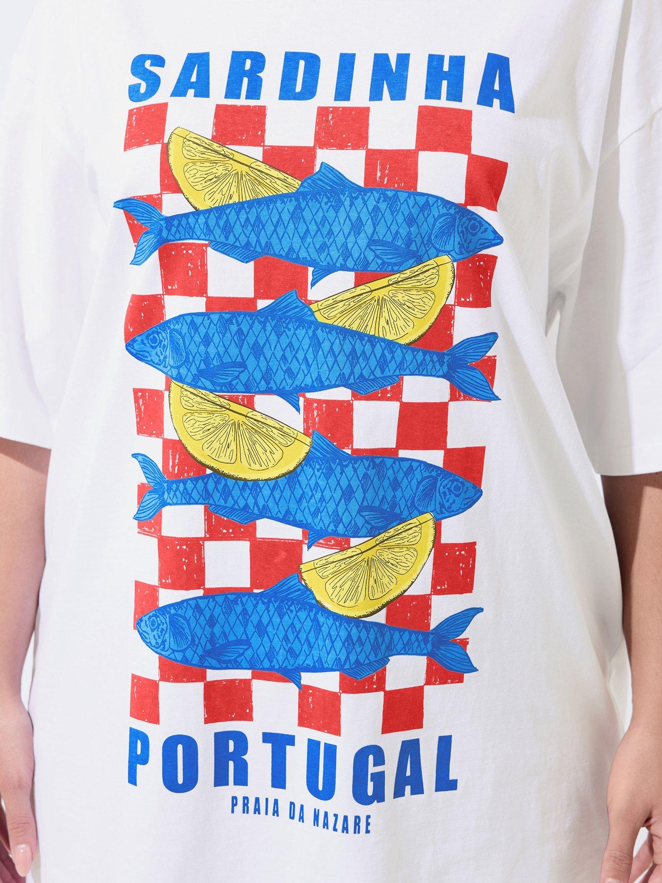 Image 4 of 5 of Yours Curve Sardinha Fish Longline T-shirt