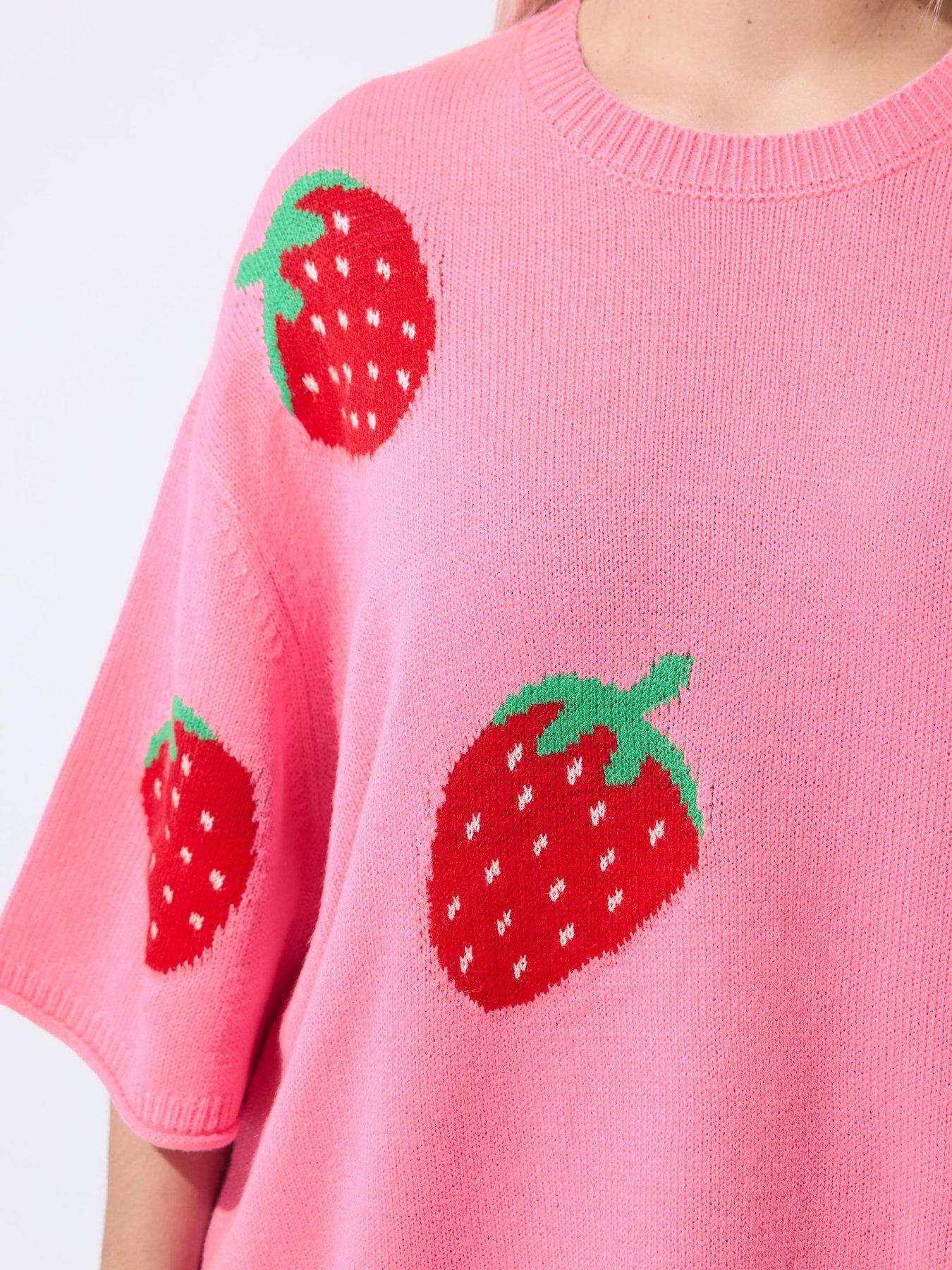 yours-curve-strawberry-knit-boxy-topoutfit