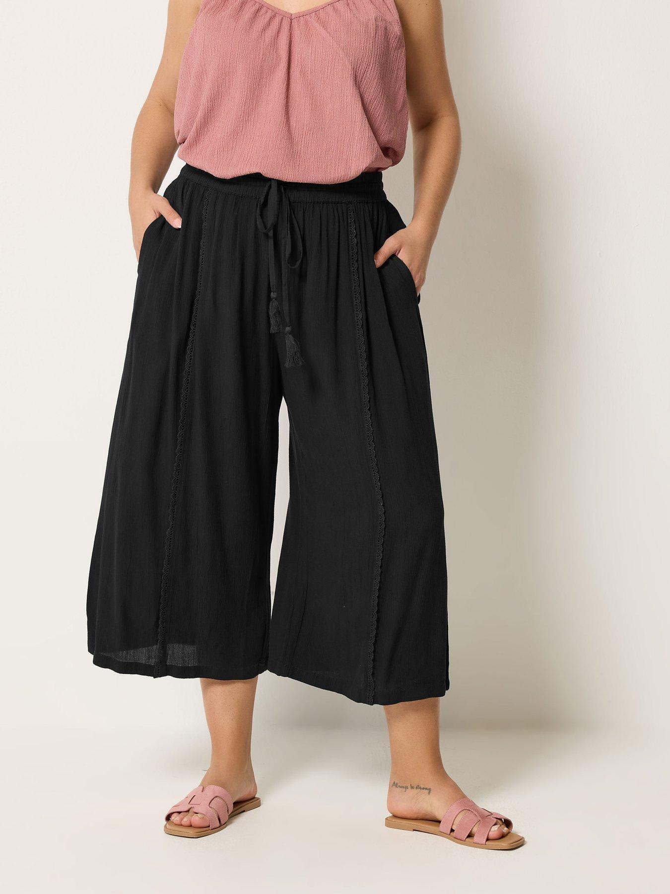 Yours Curve Crinkle Drawstring Scallop Crops