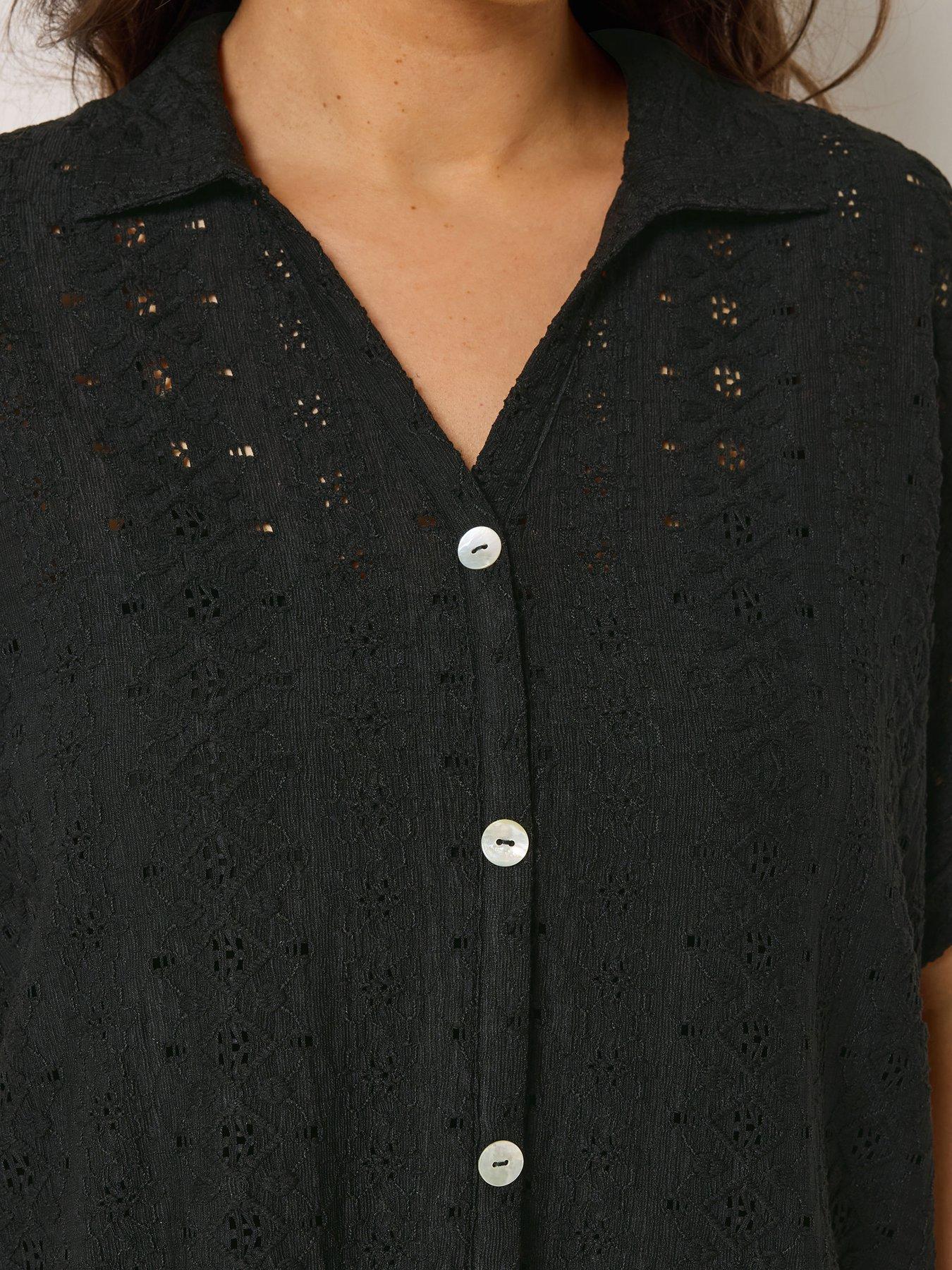yours-curve-broderie-grown-on-shirt-blackoutfit