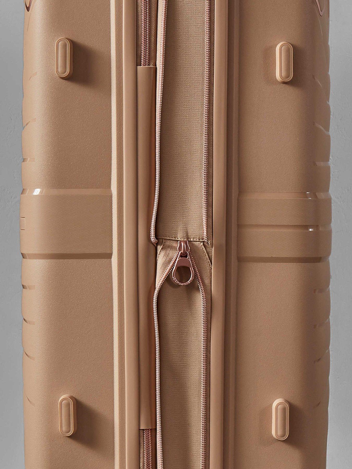 rock-luggage-astrid-beige-3pc-suitcase-setoutfit