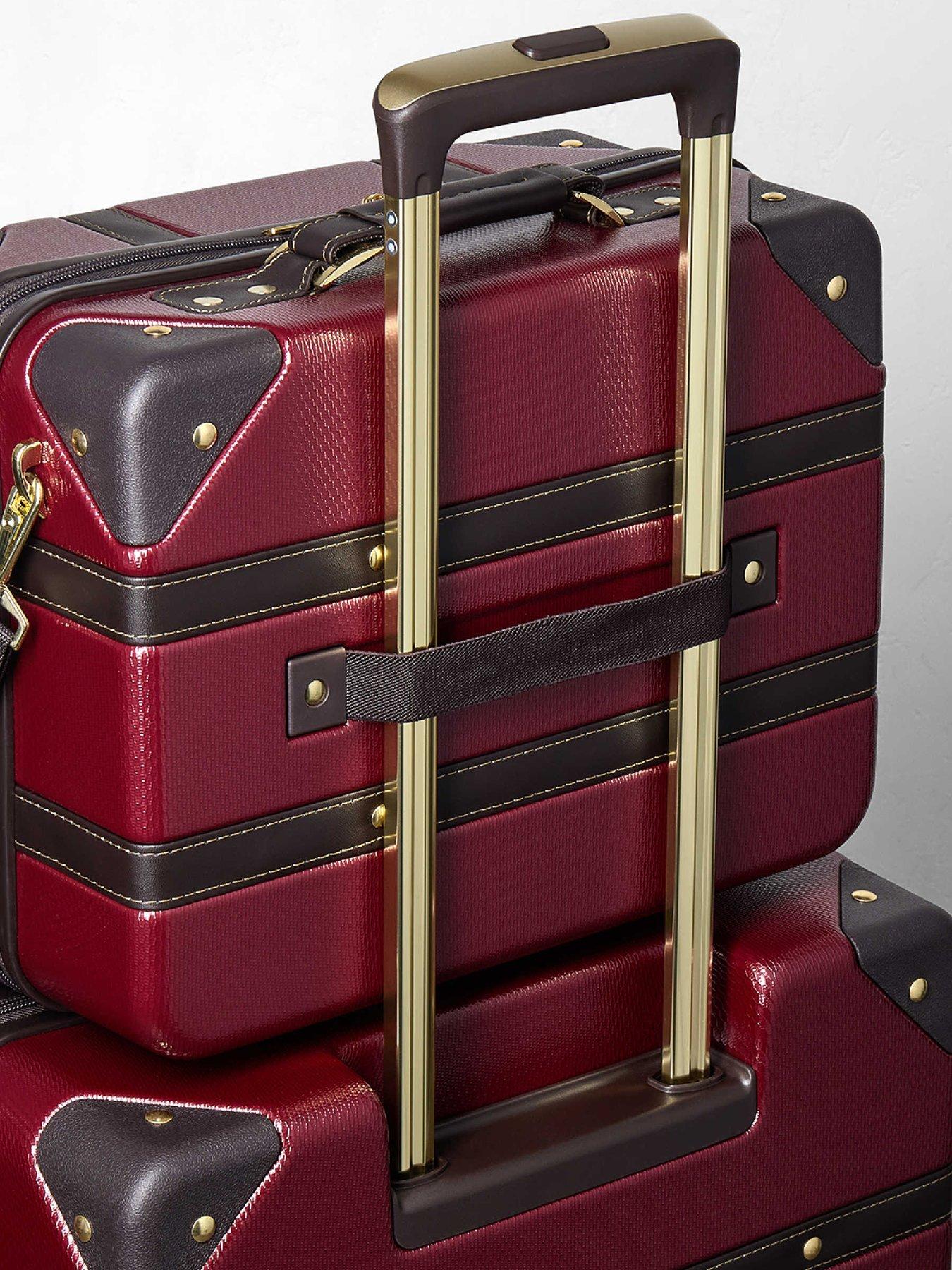 rock-luggage-vintage-burgundy-vanity-caseoutfit