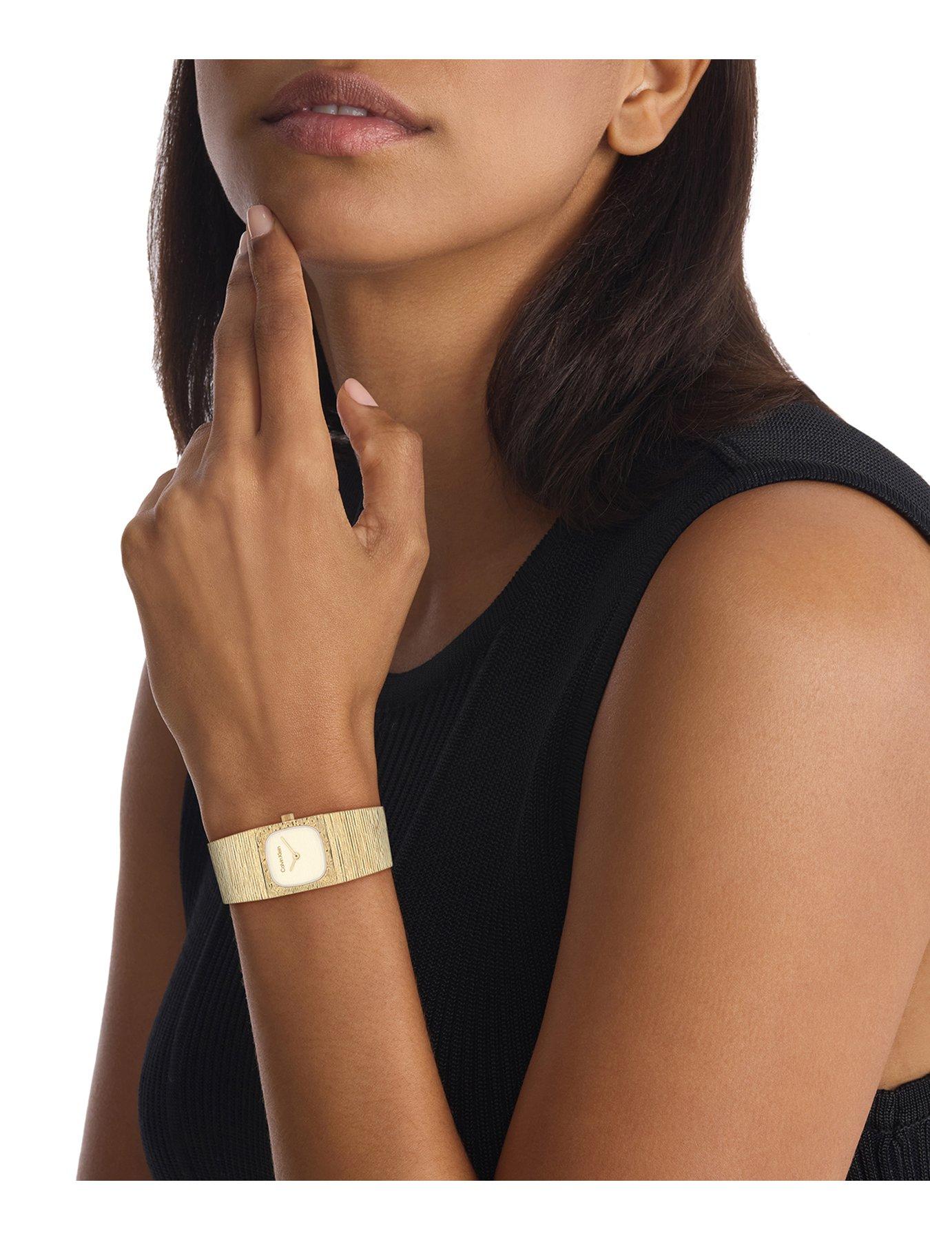 calvin-klein-sophisticated-squaredetail