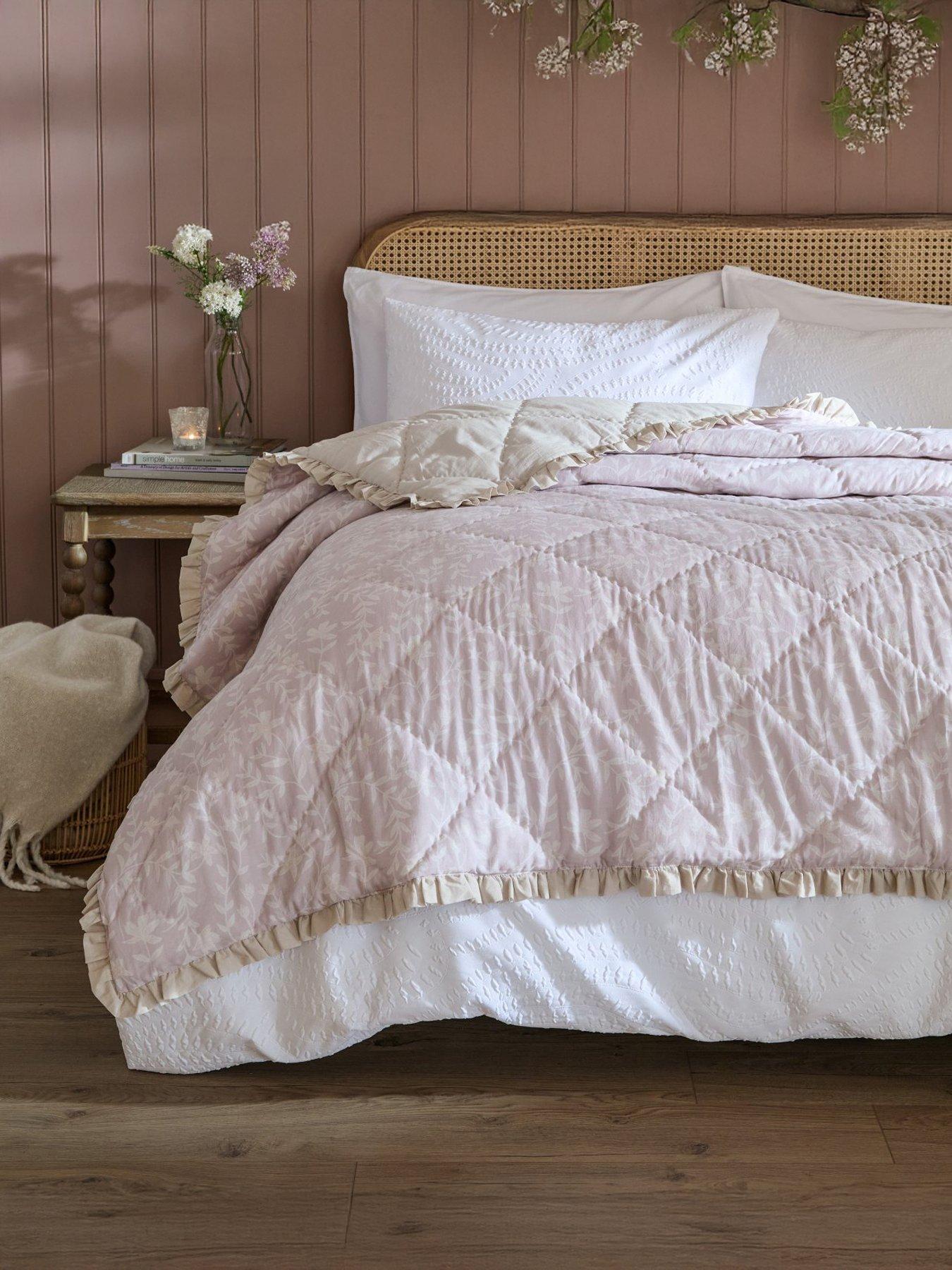 wylder-amelia-bedspread-blushfront