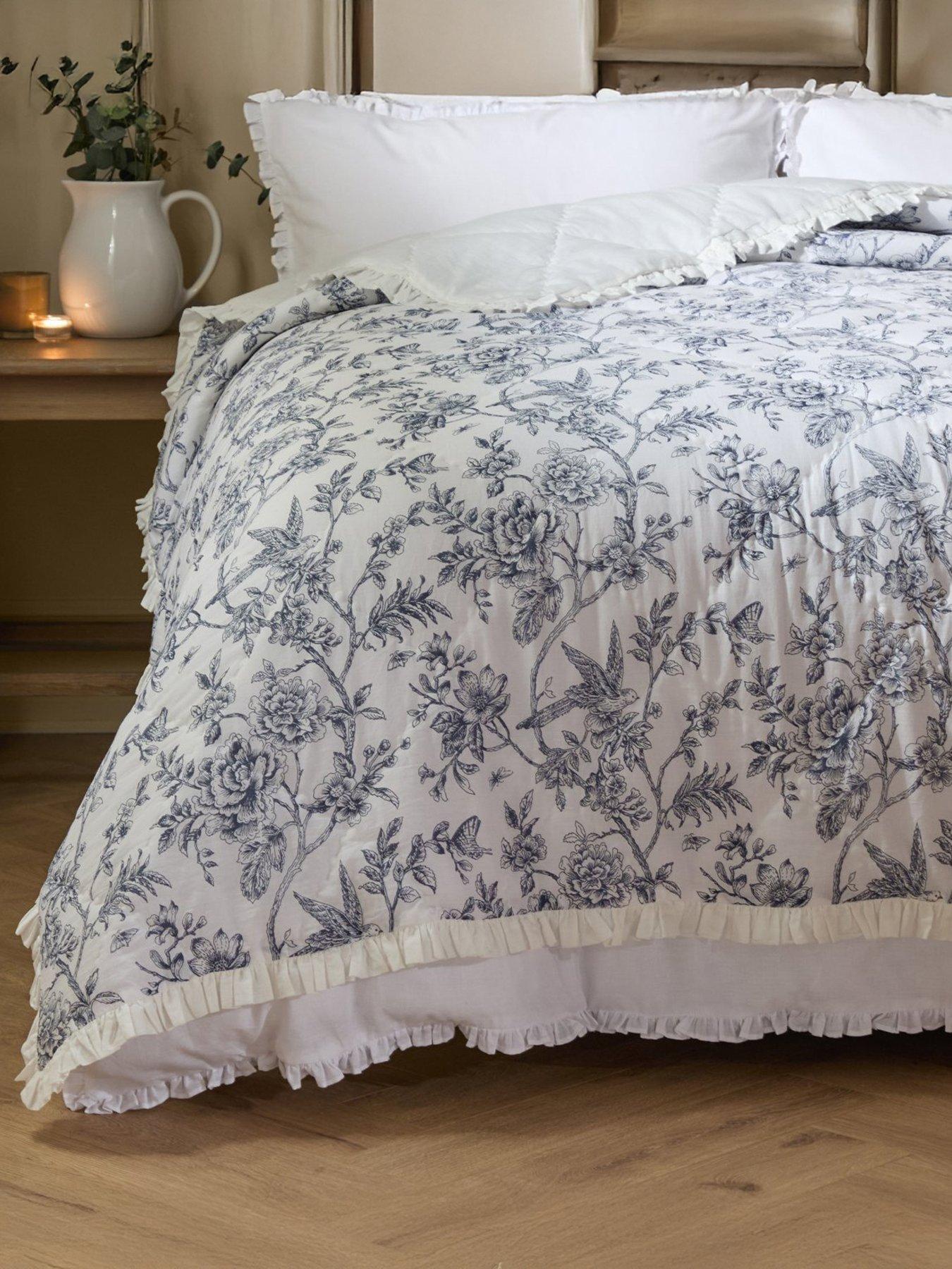 wylder-hermione-bedspread-ivory-bluefront