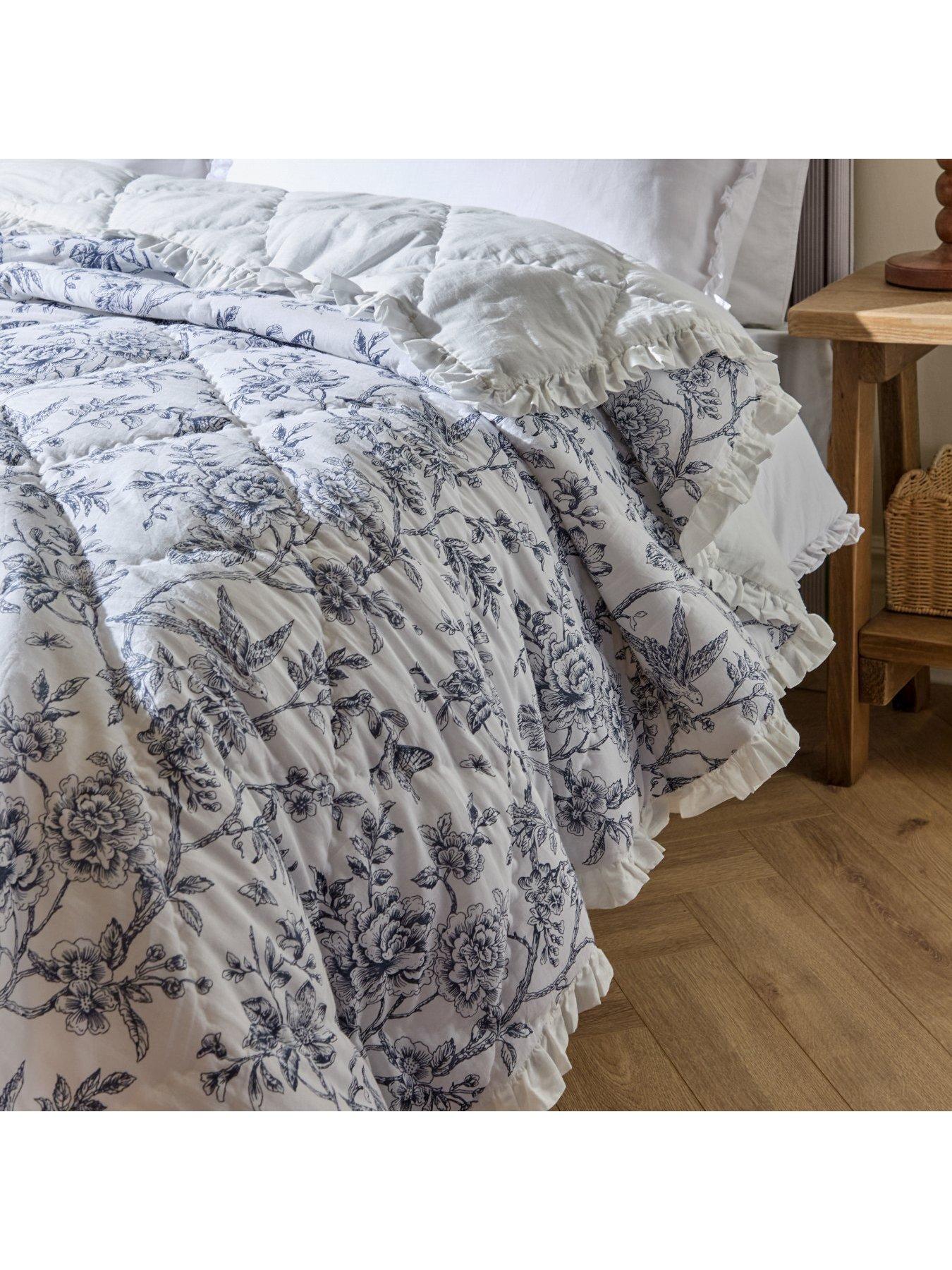 wylder-hermione-bedspread-ivory-blueback