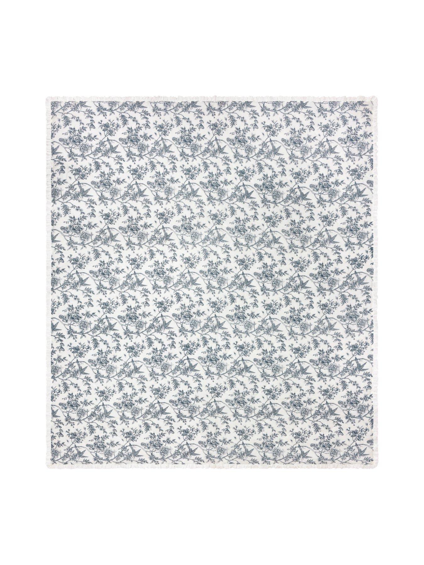 wylder-hermione-bedspread-ivory-blueoutfit