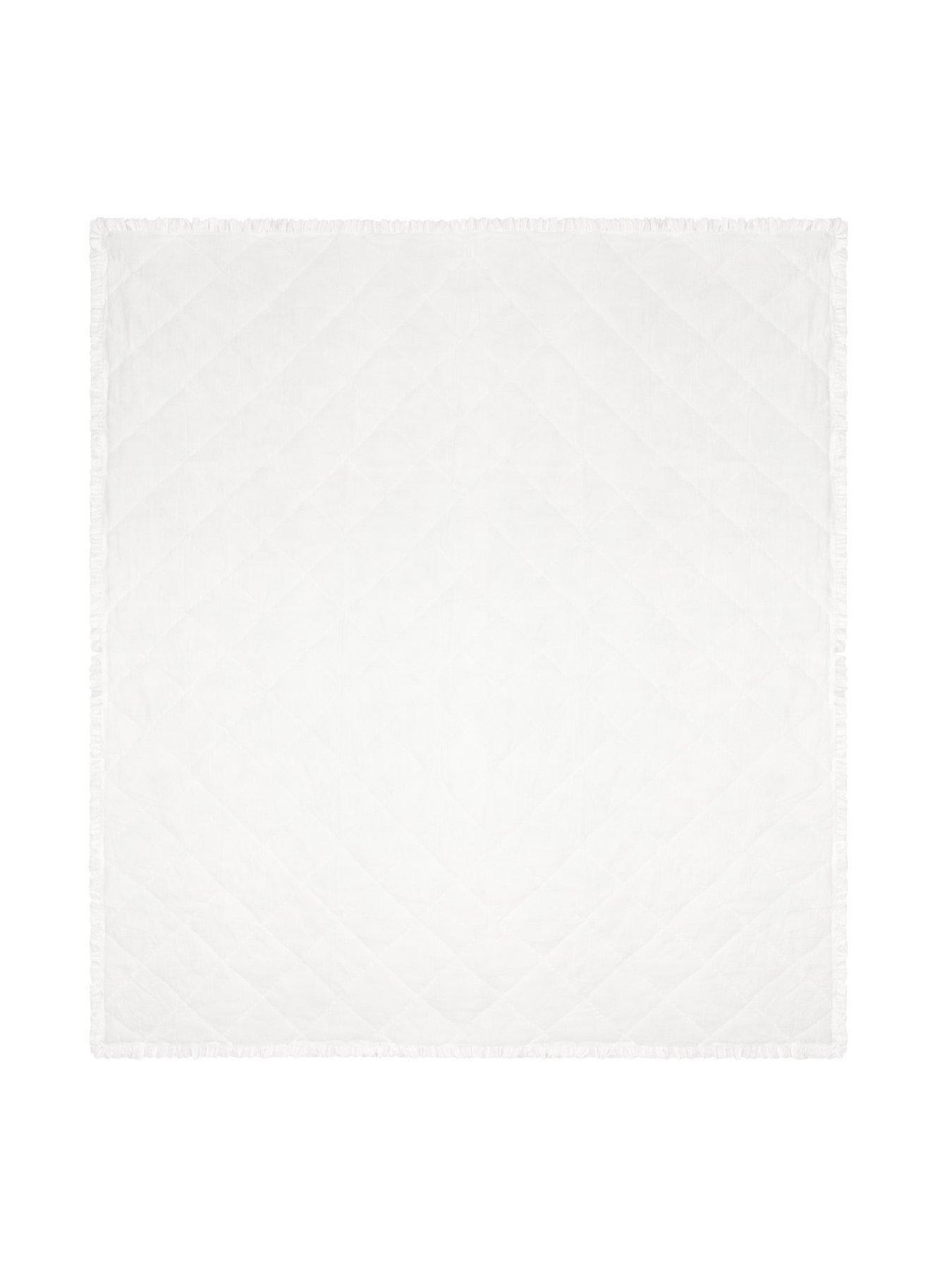 wylder-hermione-bedspread-ivory-bluedetail