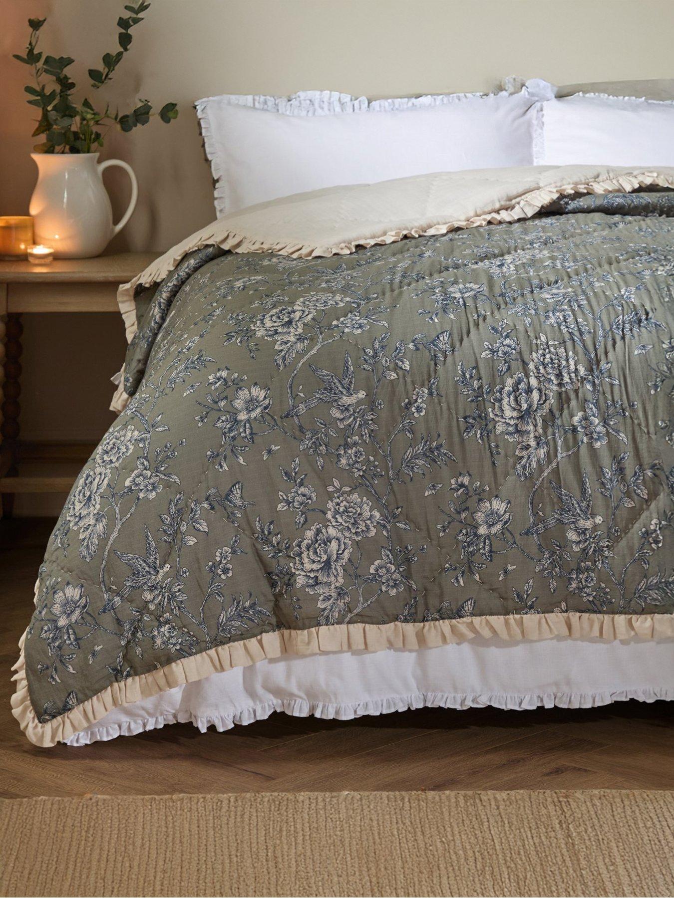wylder-hermione-bedspread-mossfront