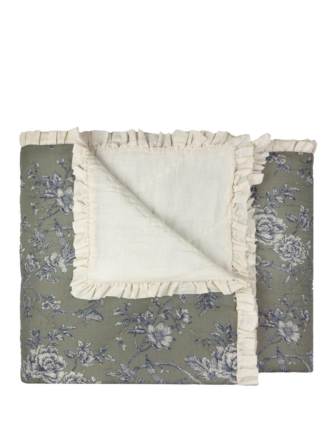 wylder-hermione-bedspread-mossstillFront
