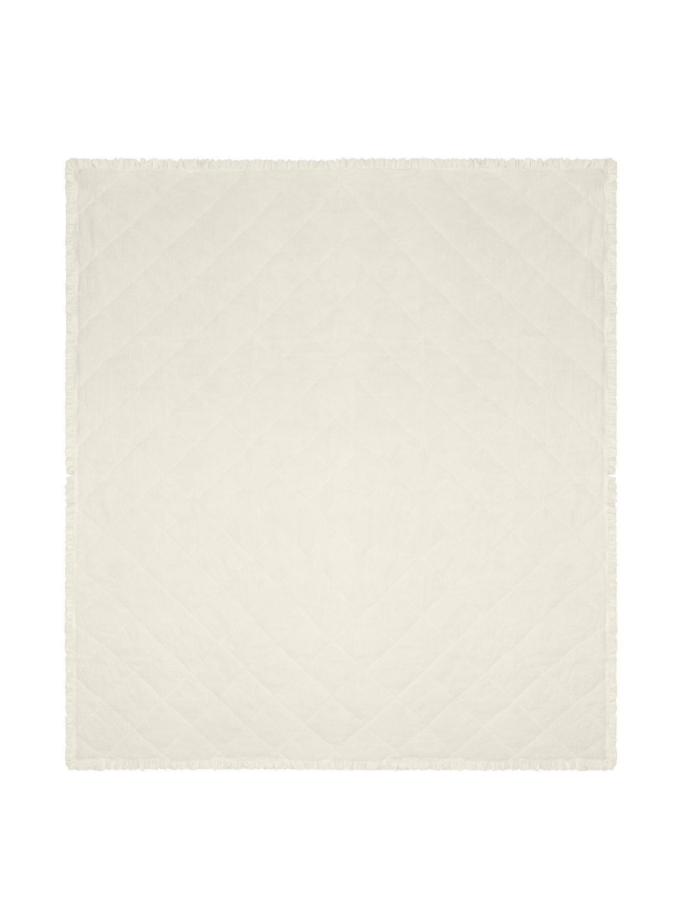 wylder-hermione-bedspread-mossdetail