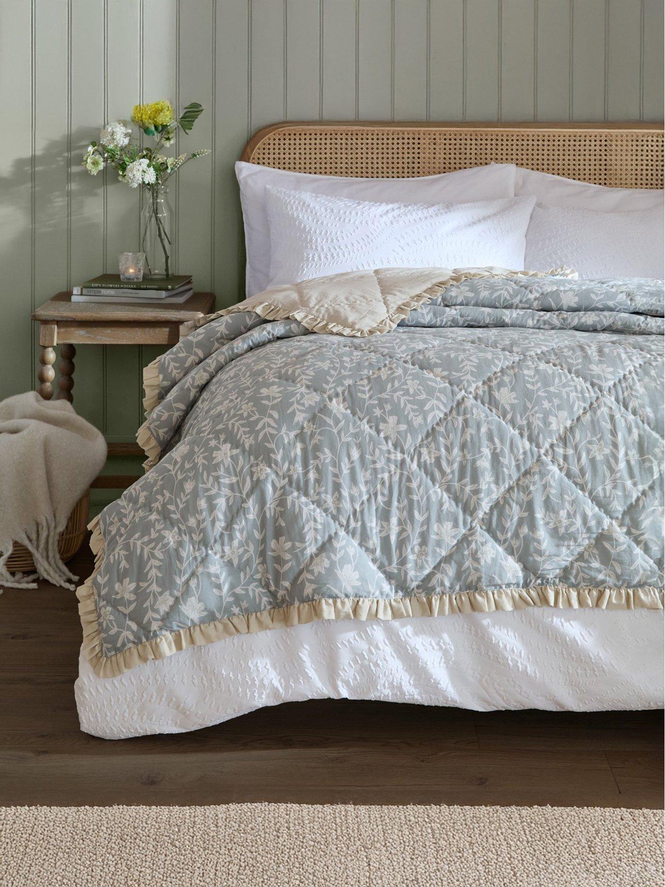 wylder-amelia-bedspread-seafoamfront
