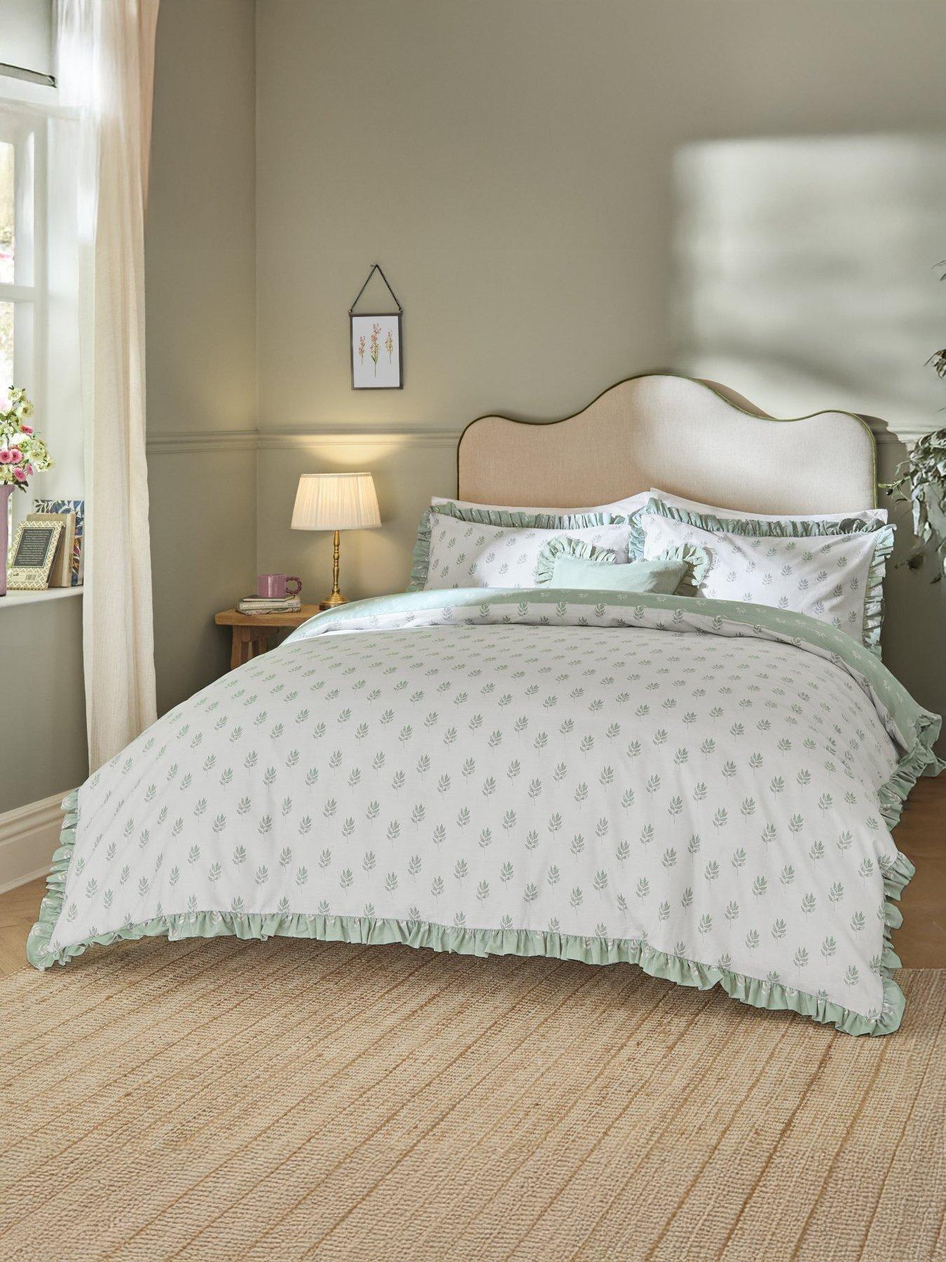 wylder-ava-duvet-set-white-sagefront