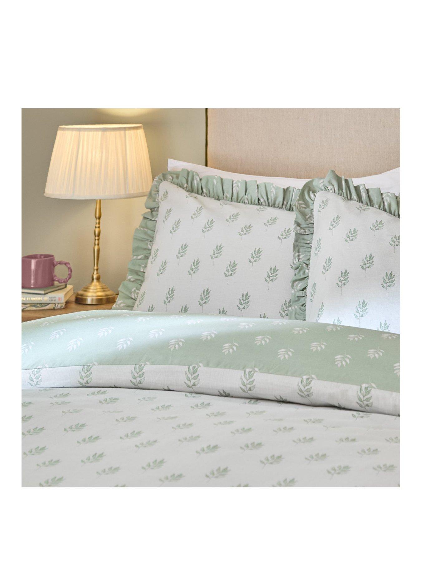 wylder-ava-duvet-set-white-sagestillFront