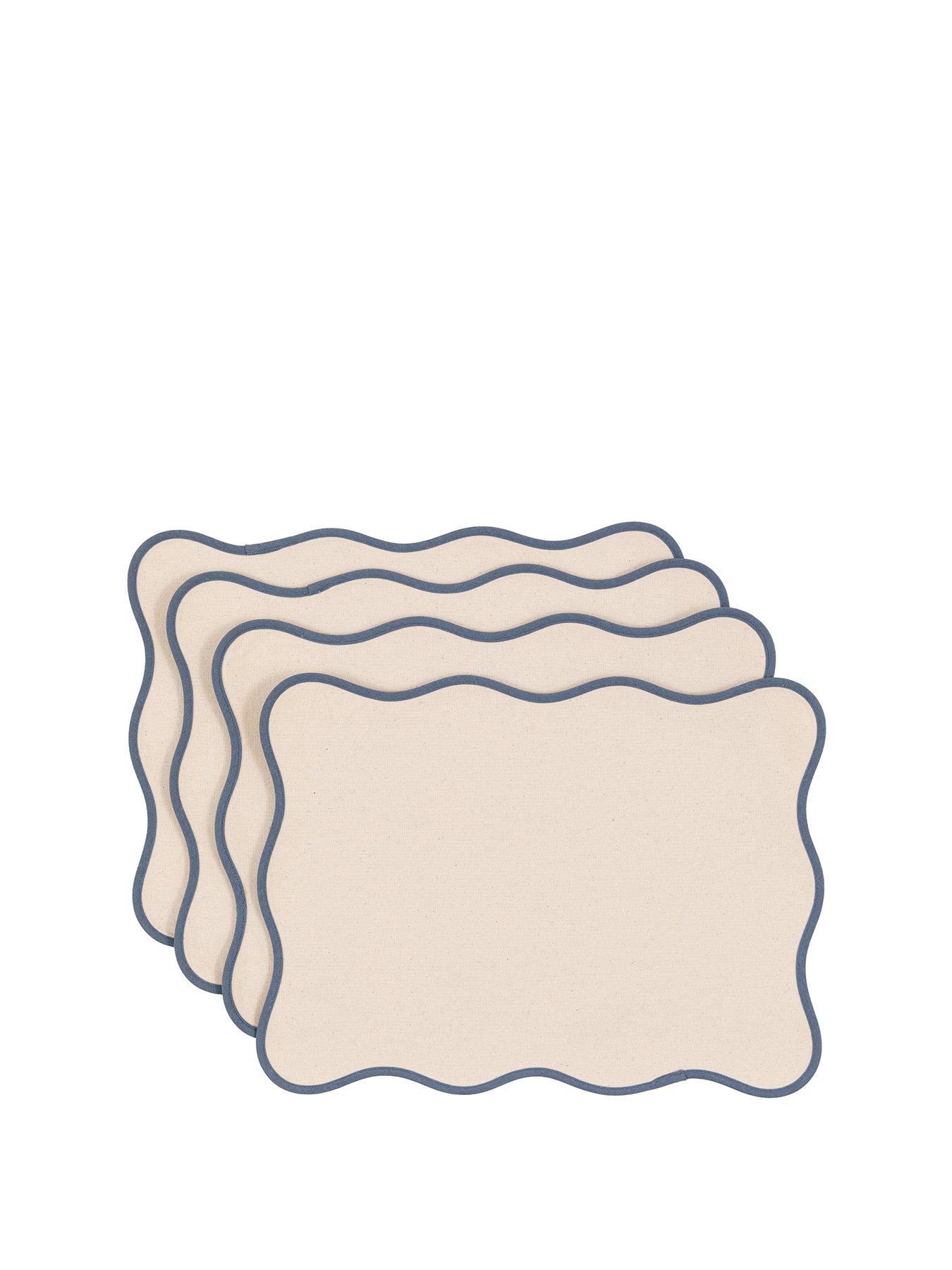 gallery-direct-scallop-piped-placemats-4pkstillFront