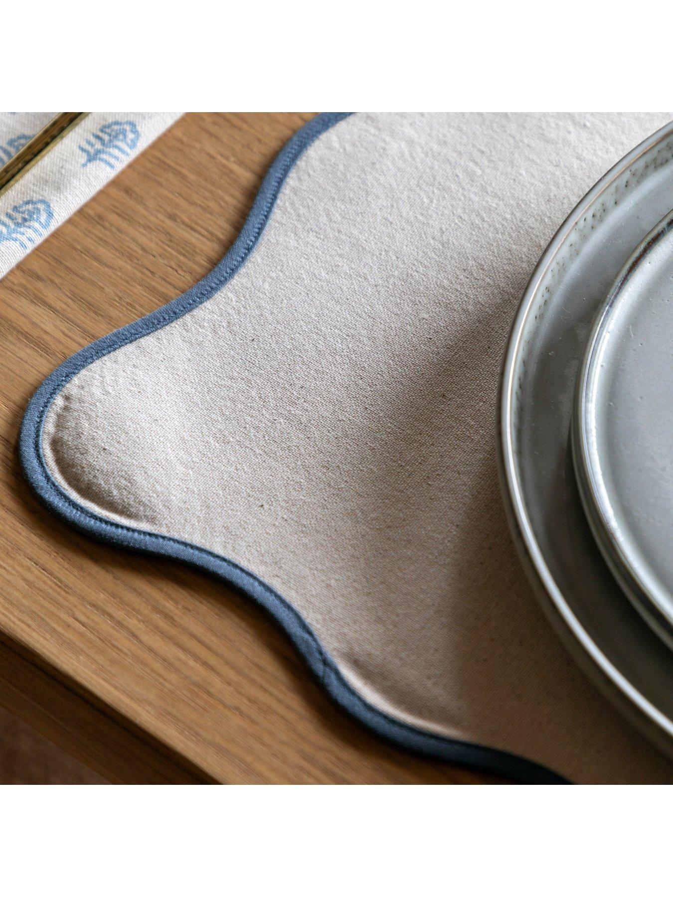 gallery-direct-scallop-piped-placemats-4pkoutfit