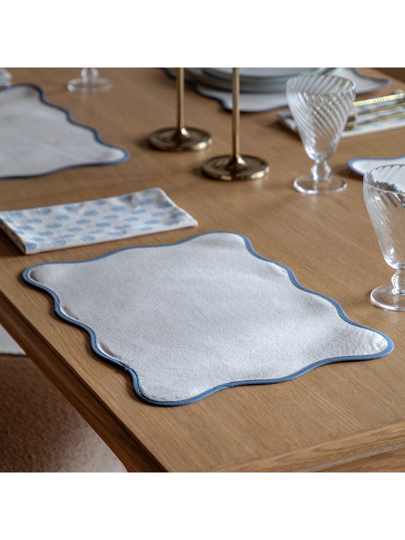 gallery-direct-scallop-piped-placemats-4pkdetail