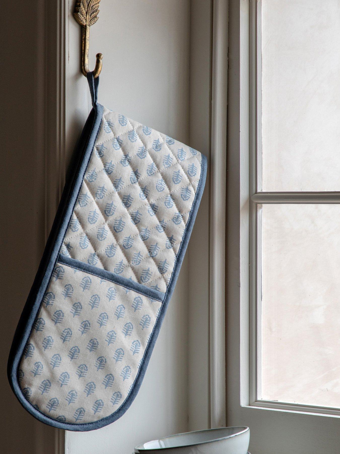 gallery-direct-floral-stamp-double-oven-glovefront