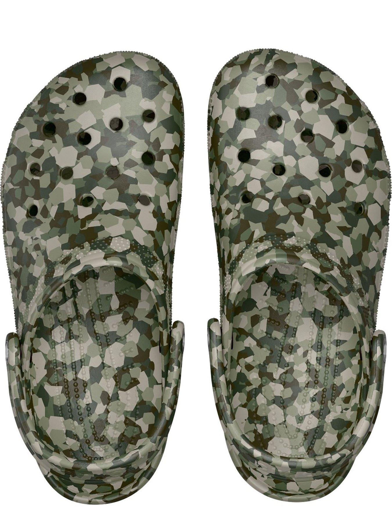 Image 4 of 5 of Crocs Crocs Men's Classic Confetti Clog Sandal