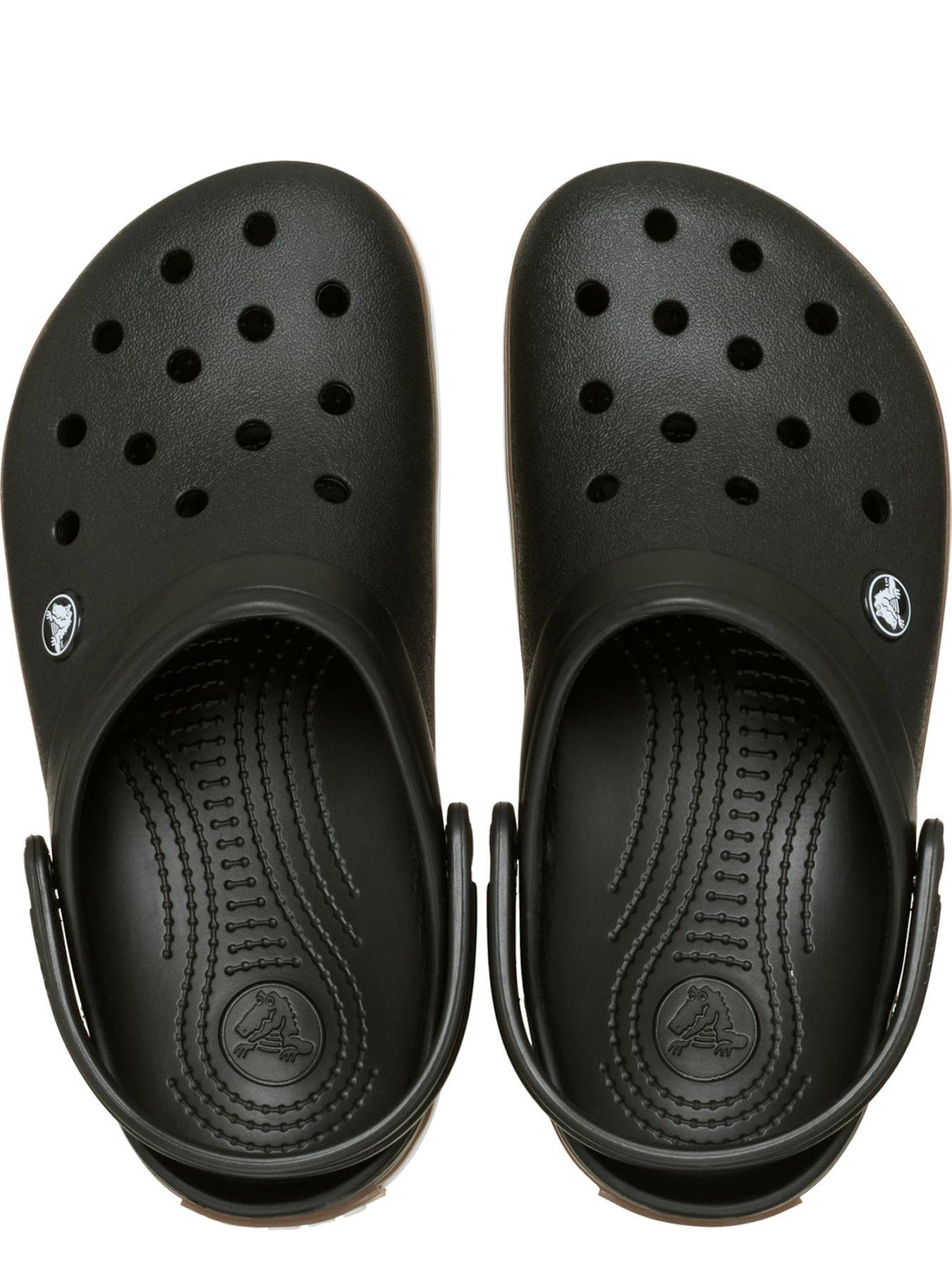 crocs-crocs-crocband-gum-clog-sandaloutfit