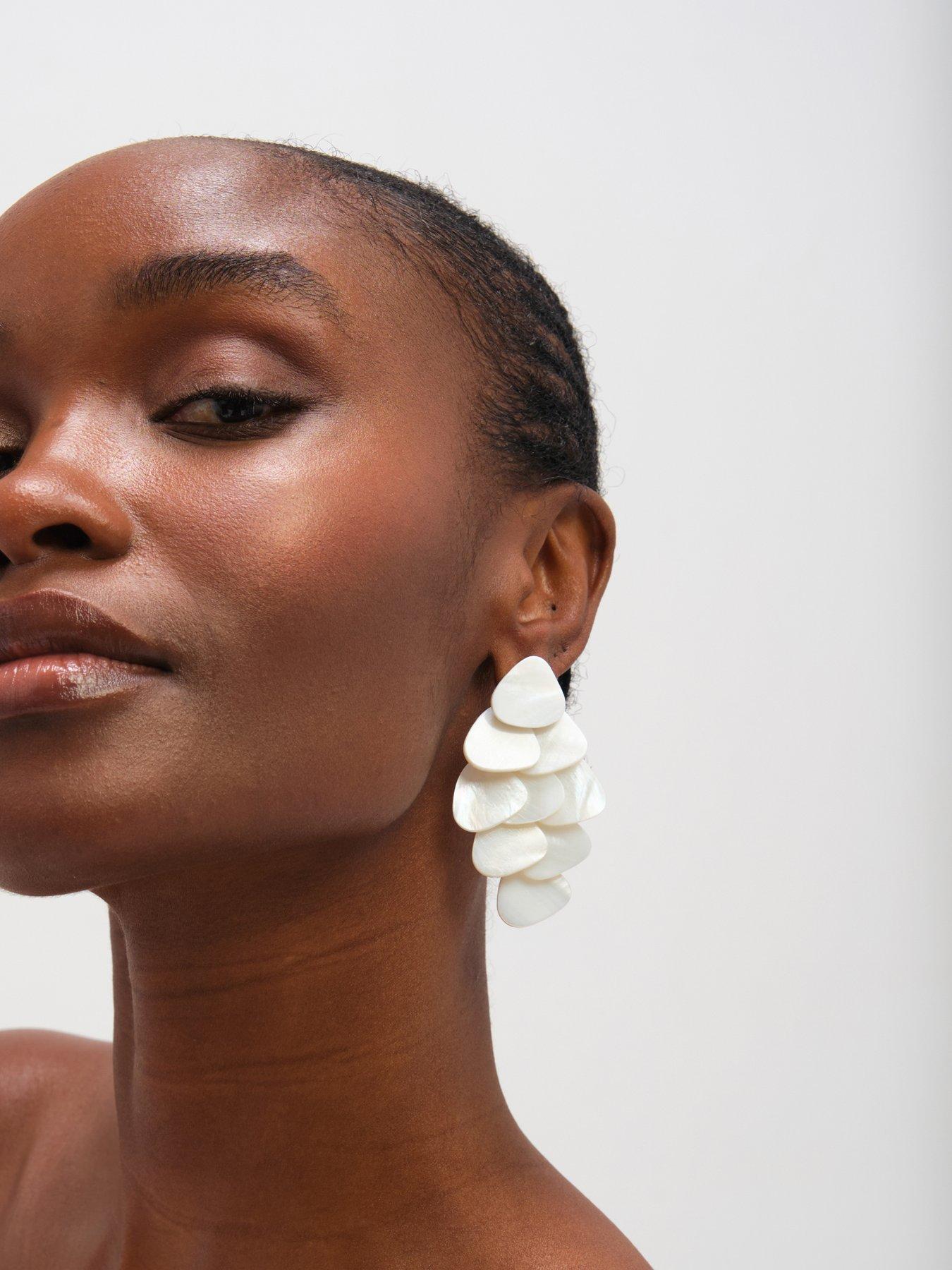 mood-mood-statement-shell-droplet-earringsback