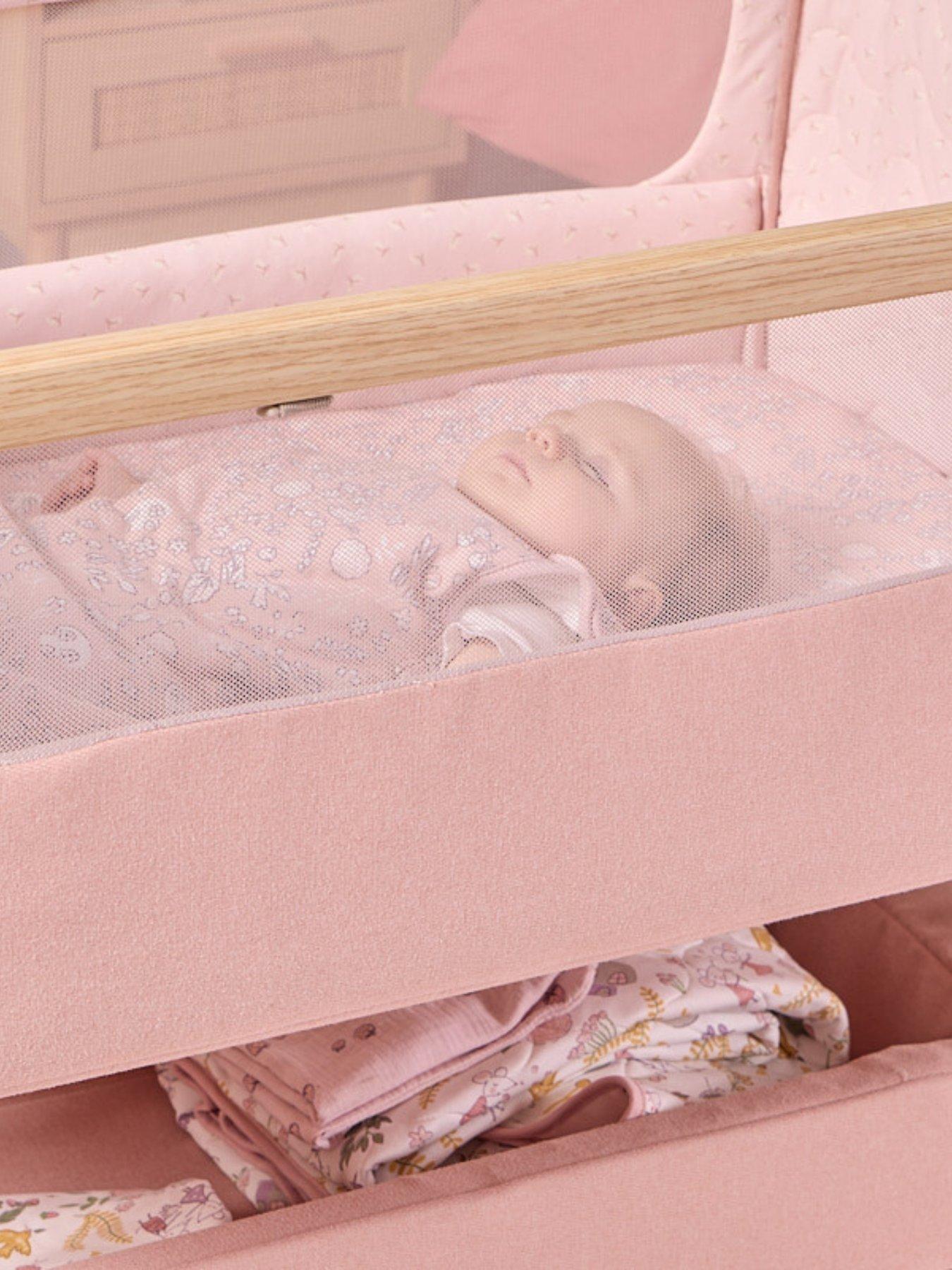 tutti-bambini-cozee-air-2-bedside-crib-drifted-oak-blushoutfit