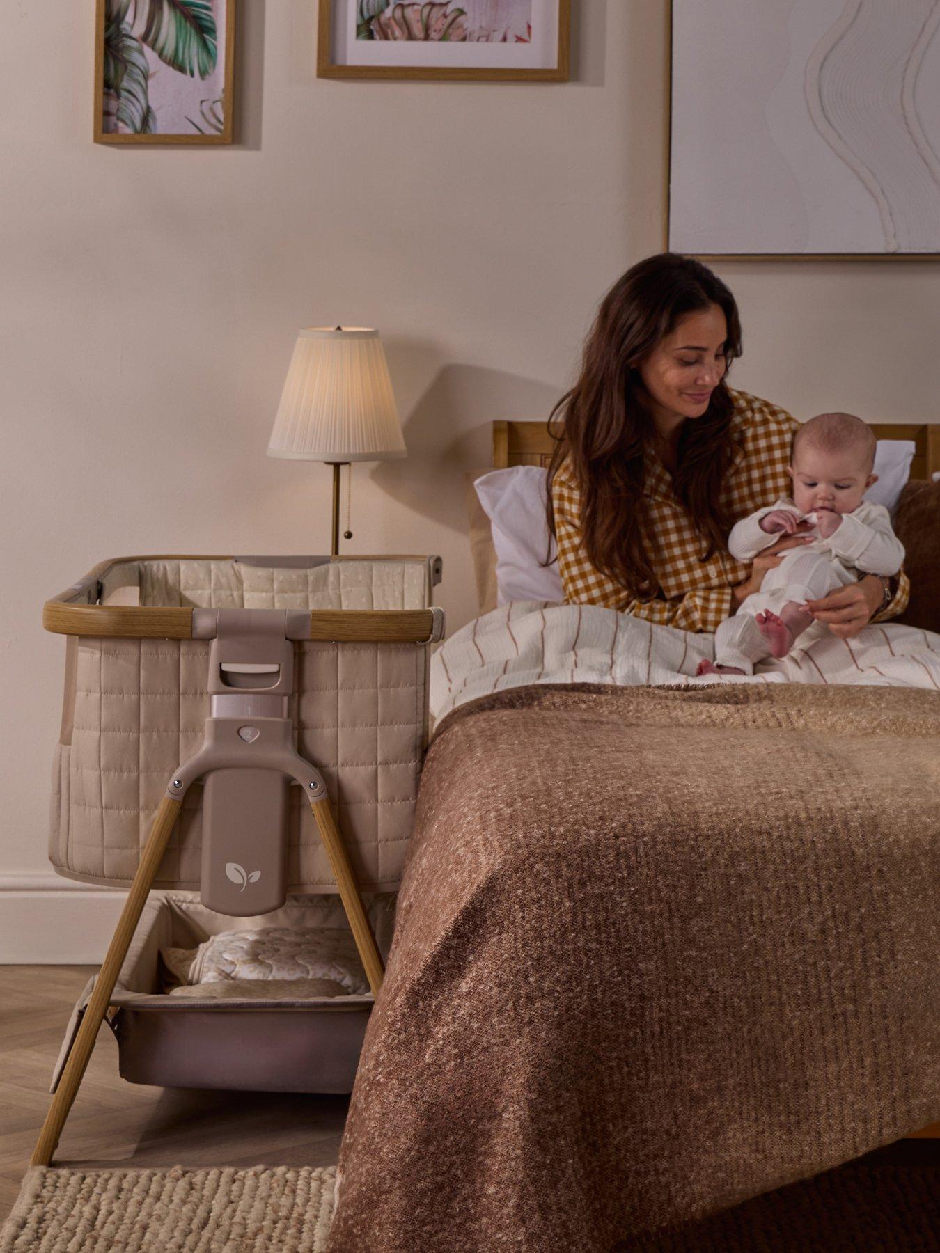 Image 4 of 8 of Tutti Bambini Cozee Sense Bedside Crib - Toasted Oak / Sand