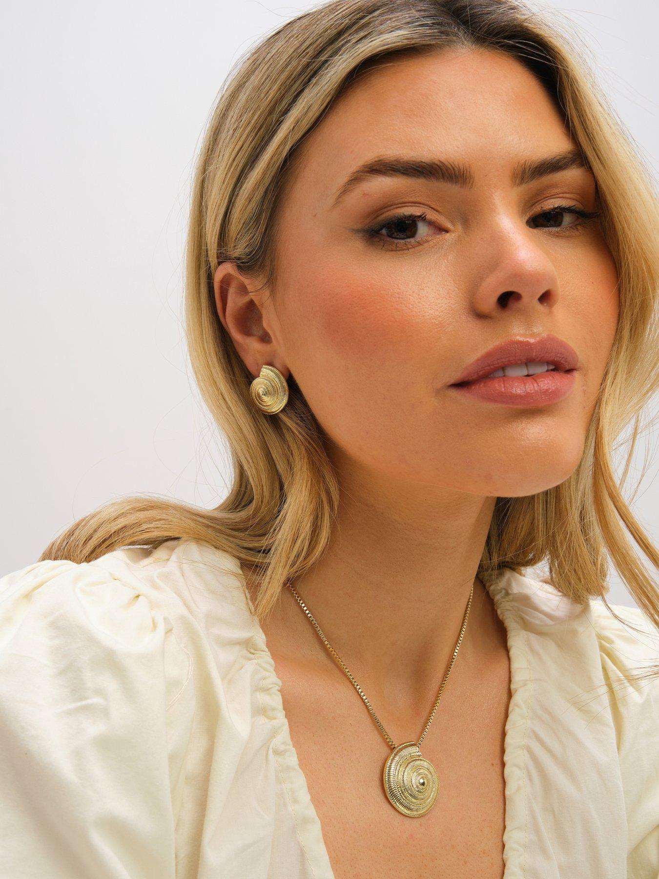 inicio-inicio-gold-plated-statement-shell-necklace-gift-pouchback