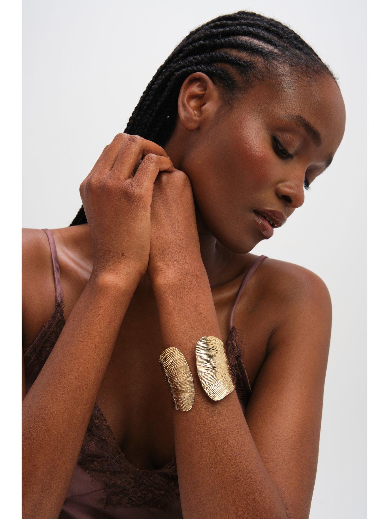 inicio-inicio-gold-plated-textured-cuff-gift-pouchstillFront